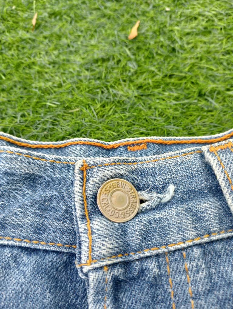 Levi's VINTAGE LEVI’S 501 BUTTON 555 SHORT JEANS Size US 31 - 3 Thumbnail