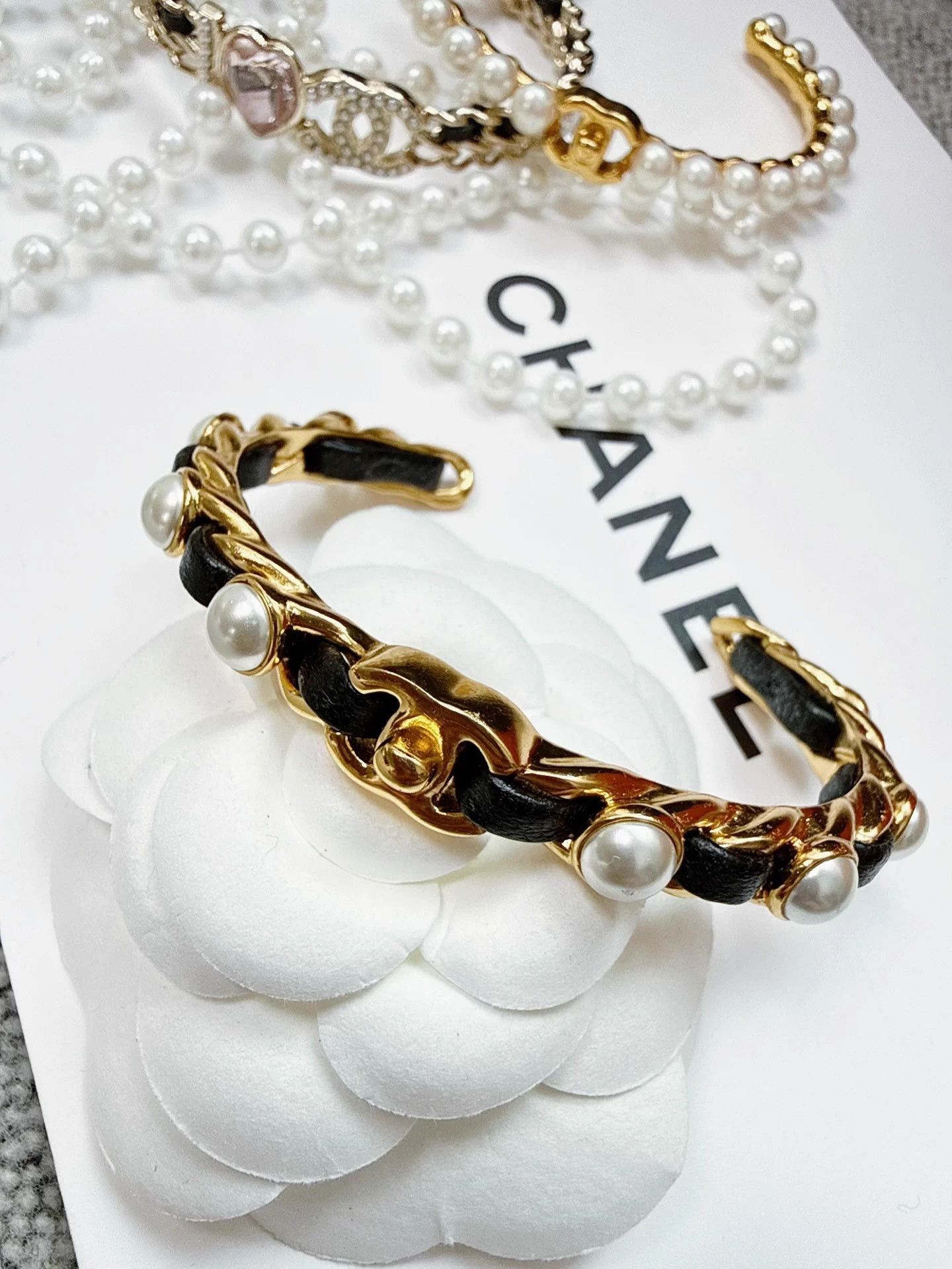 Chanel Chanel 20A Black Gold Pearl Leather Chain Bangle M 99 Size ONE SIZE - 1 Thumbnail