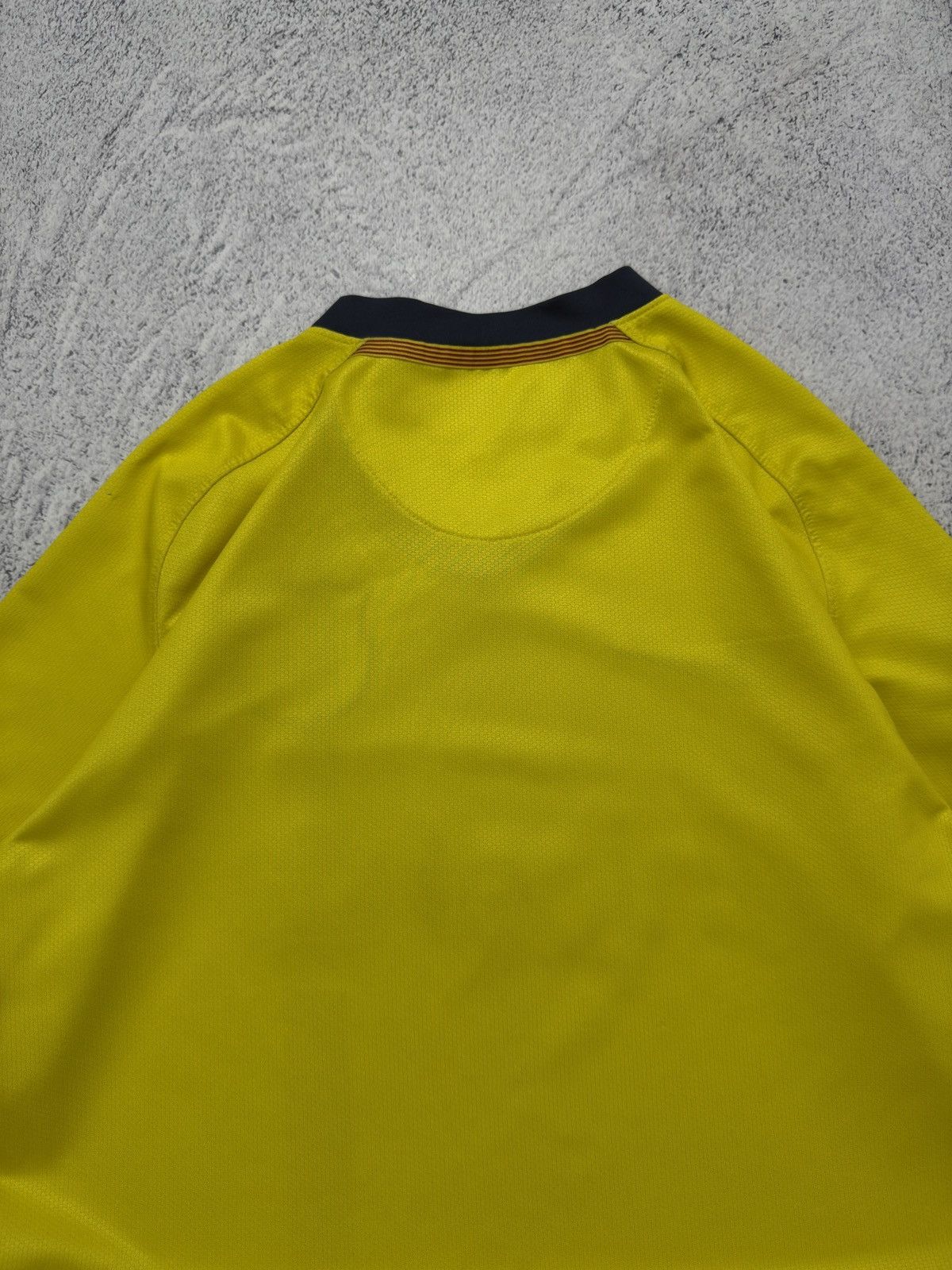 Nike NIKE BARCELONA 2008 2009 AWAY FOOTBALL SHIRT SOCCER JERSEY Size US S / EU 44-46 / 1 - 14 Thumbnail