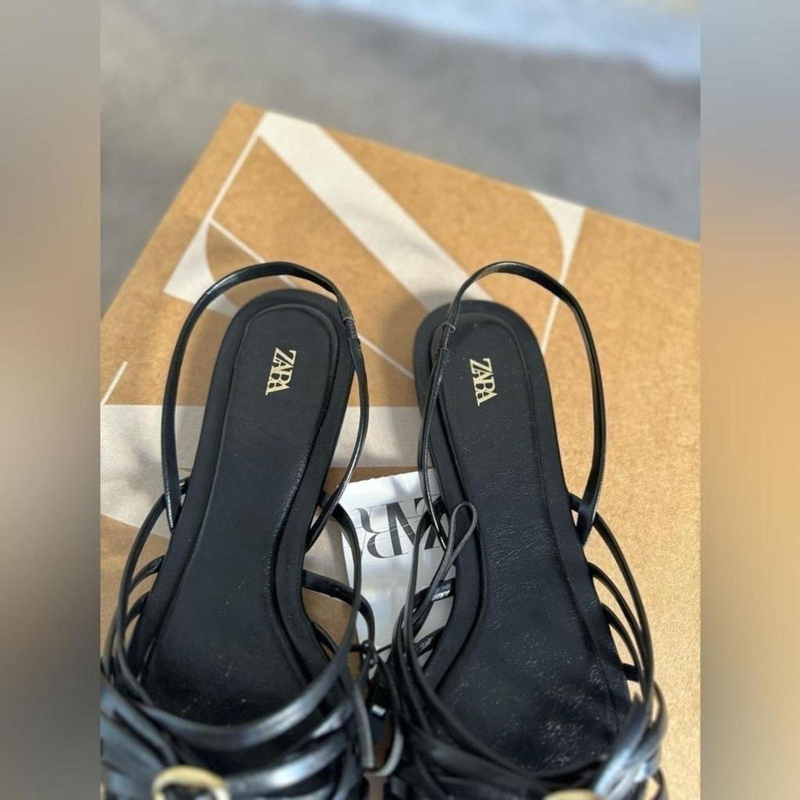 Zara Flat sandals with thin crossed straps - Size 75 or 38 Size US 7.5 / IT 37.5 - 4 Thumbnail