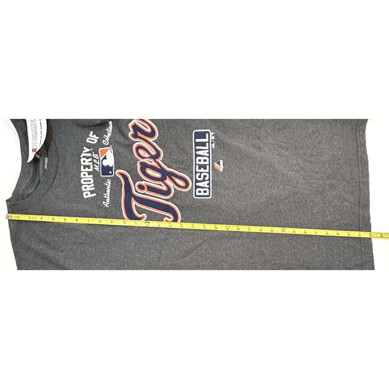Vintage Majestic Detroit Tigers Long Sleeve Shirt Men 2XL Dark Heather Gray NWT 2011 NOS Tigers Logo Graphic Print Regular Fit Crew Neck Shirt Size US XXL / EU 58 / 5 - 7 Thumbnail