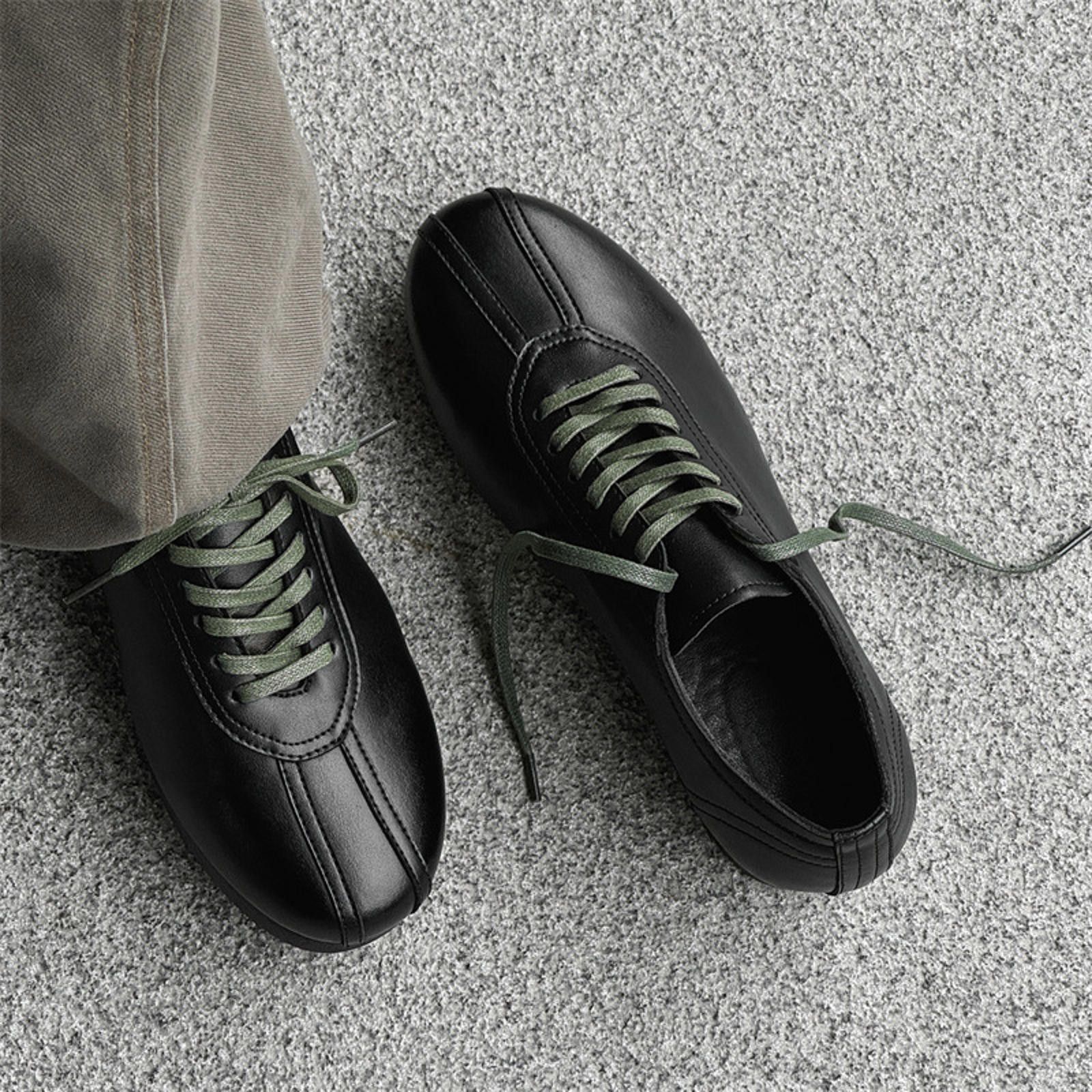 Vintage Stylish Black Leather Sneakers with Green Laces Size US 10 / EU 43 - 2 Thumbnail