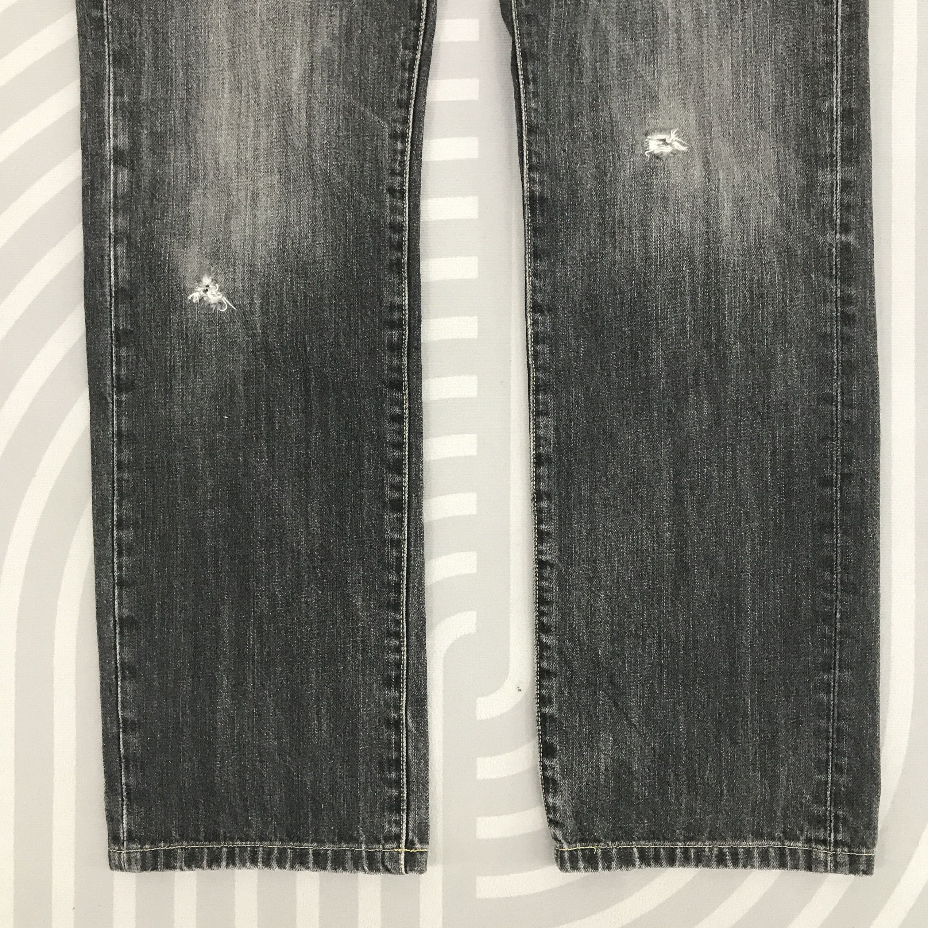 Uniqlo Japan Uniqlo Black faded Distressed Denim jeans pants Size US 29 - 3 Thumbnail