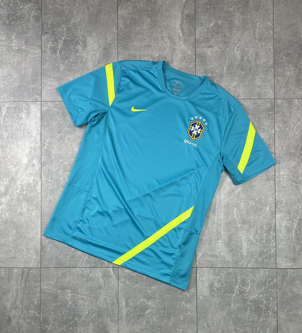 Nike Nike Brazil National Team Training Soccer Jersey 2012/13 Size US L / EU 52-54 / 3 - 1 Thumbnail