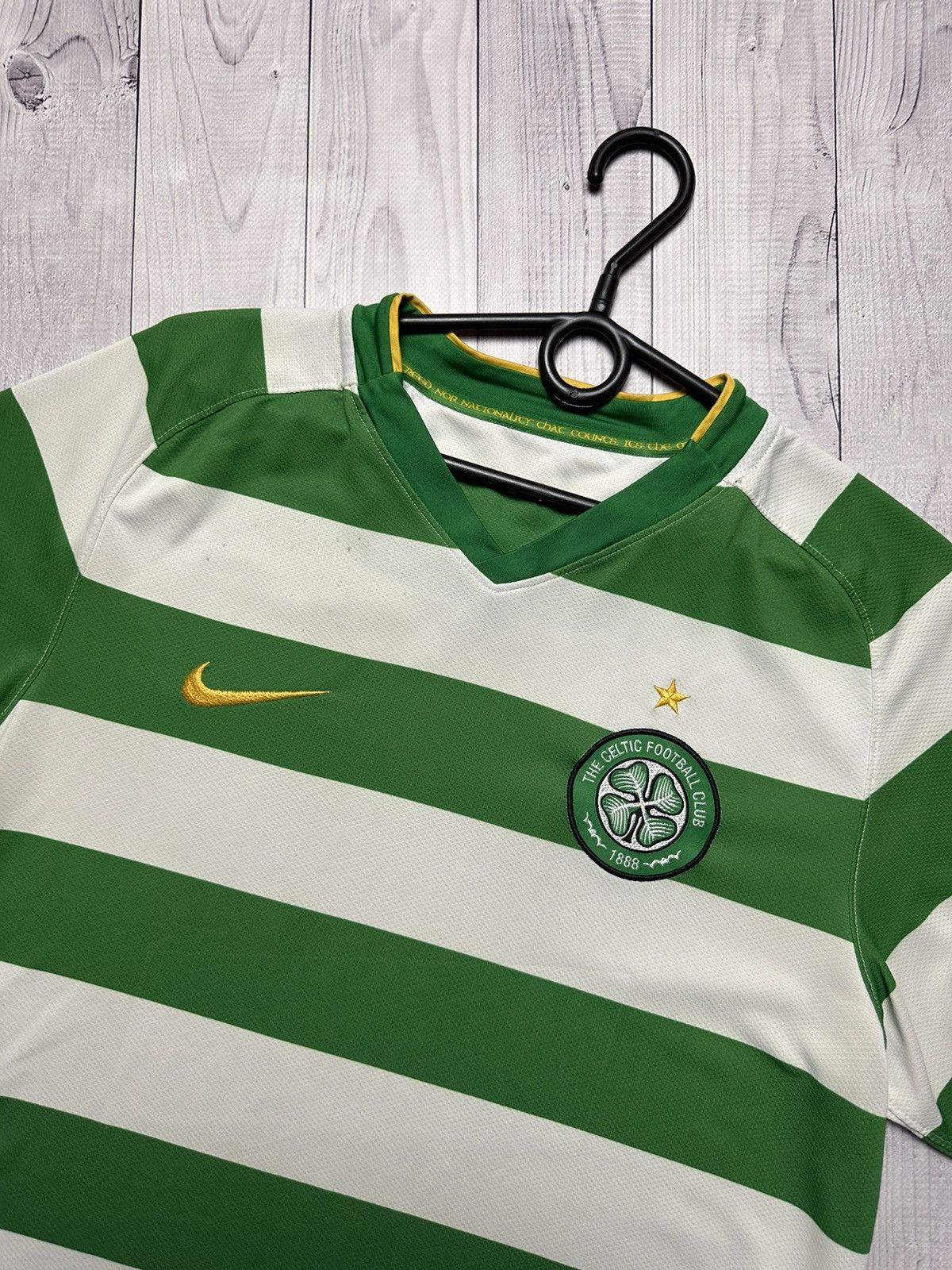 Nike × Vintage Vintage Nike Celtic soccer jersey size M Striped Size US M / EU 48-50 / 2 - 2 Thumbnail