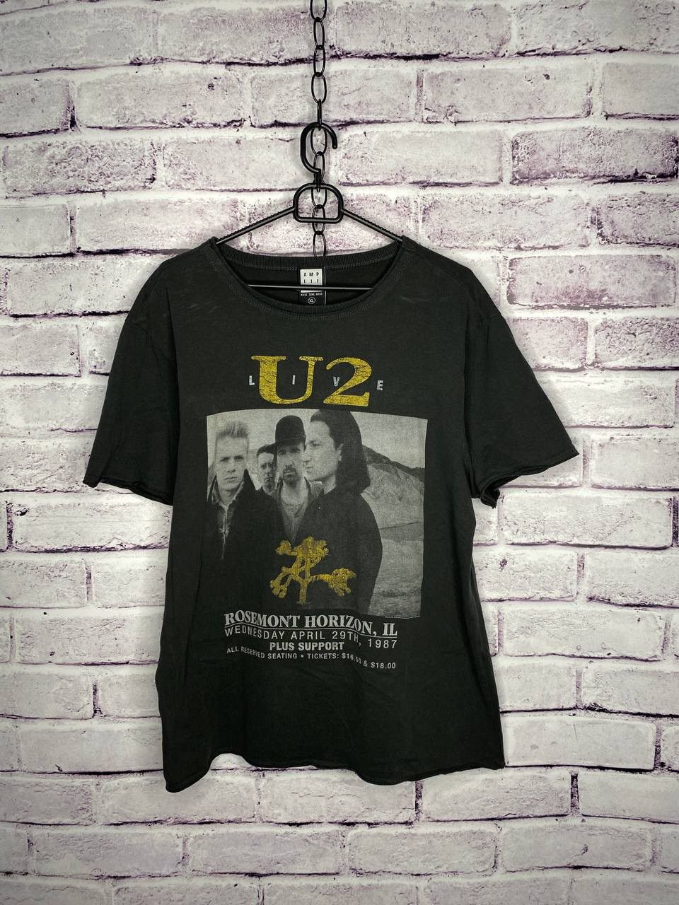 Band Tees MENS Vintage 1987 U2 LIVE Tour Band Tees Size US XL / EU 56 / 4 - 1 Thumbnail