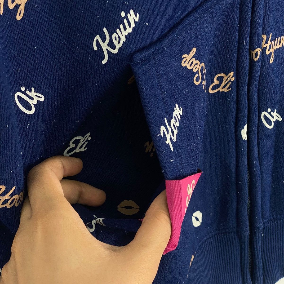 Vintage Vintage Ukiss Printed Hoodie Sweater Navy Blue Size M Size US M / EU 48-50 / 2 - 5 Thumbnail