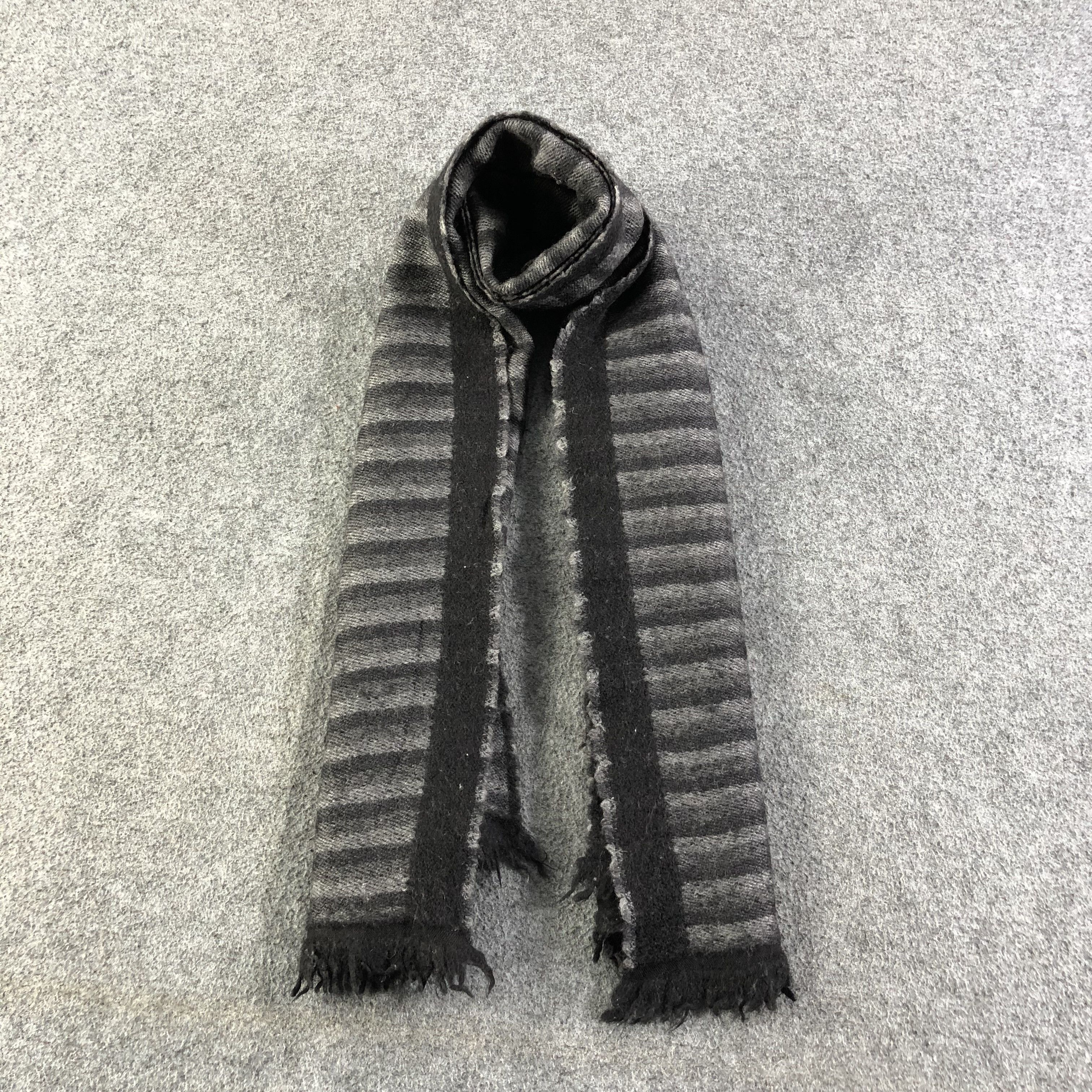 Japanese Brand Fendi FF Striped Wool Scarf Muffler V1308 Size ONE SIZE - 1 Thumbnail