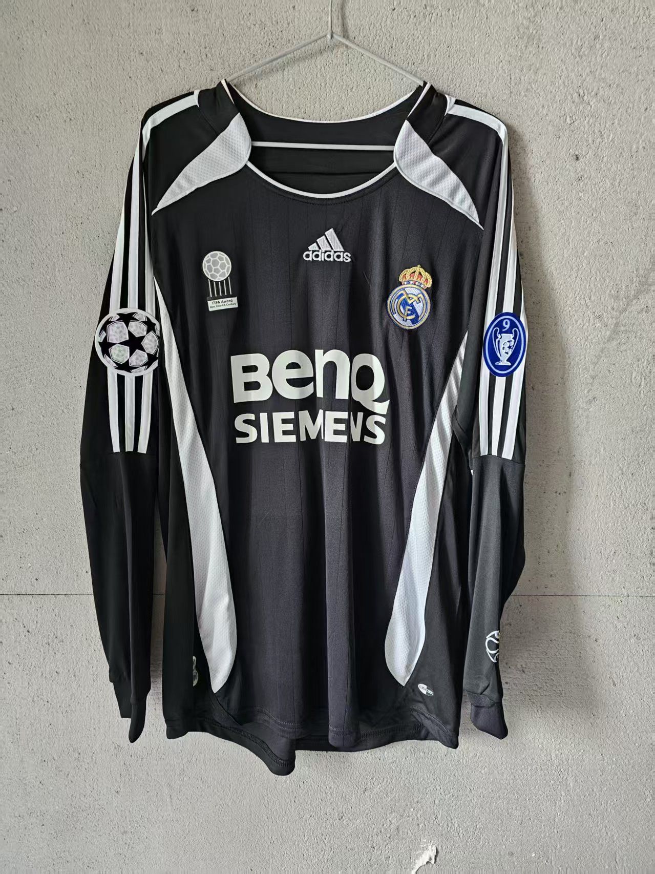 Other 2006 07 Real Madrid #23 David Beckham Jersey Size US S / EU 44-46 / 1 - 2 Thumbnail