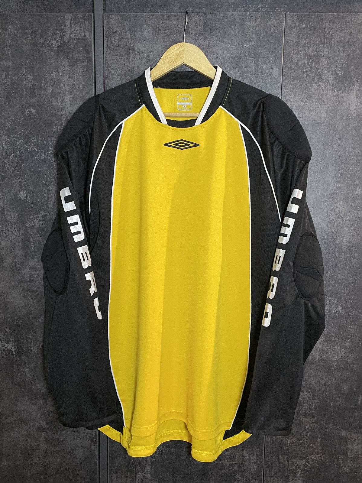 Umbro Vintage Umbro Goalkeeper Jersey Patted Balenciaga Vetements Size US XL / EU 56 / 4 - 2 Thumbnail