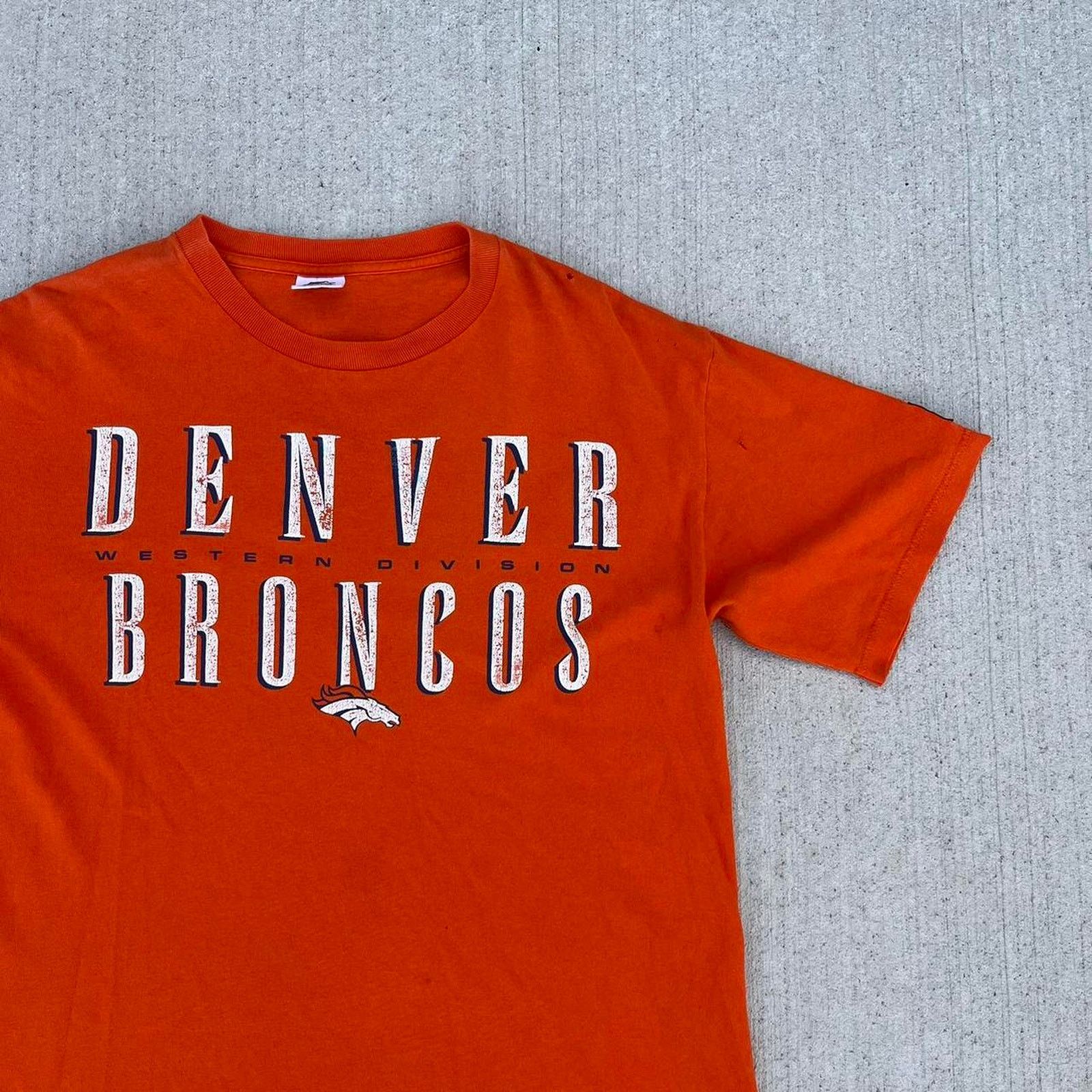 NFL Vintage nfl broncos tshirt Size US M / EU 48-50 / 2 - 3 Thumbnail