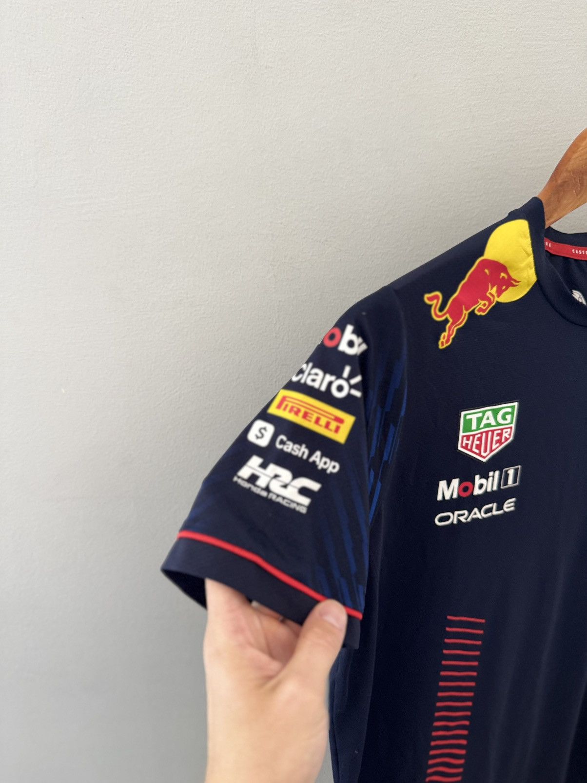 Formula 1 FORMULA ONE ORACLE RED BULL RACING TEAM CASTORE OFFICIAL Size US M / EU 48-50 / 2 - 4 Thumbnail