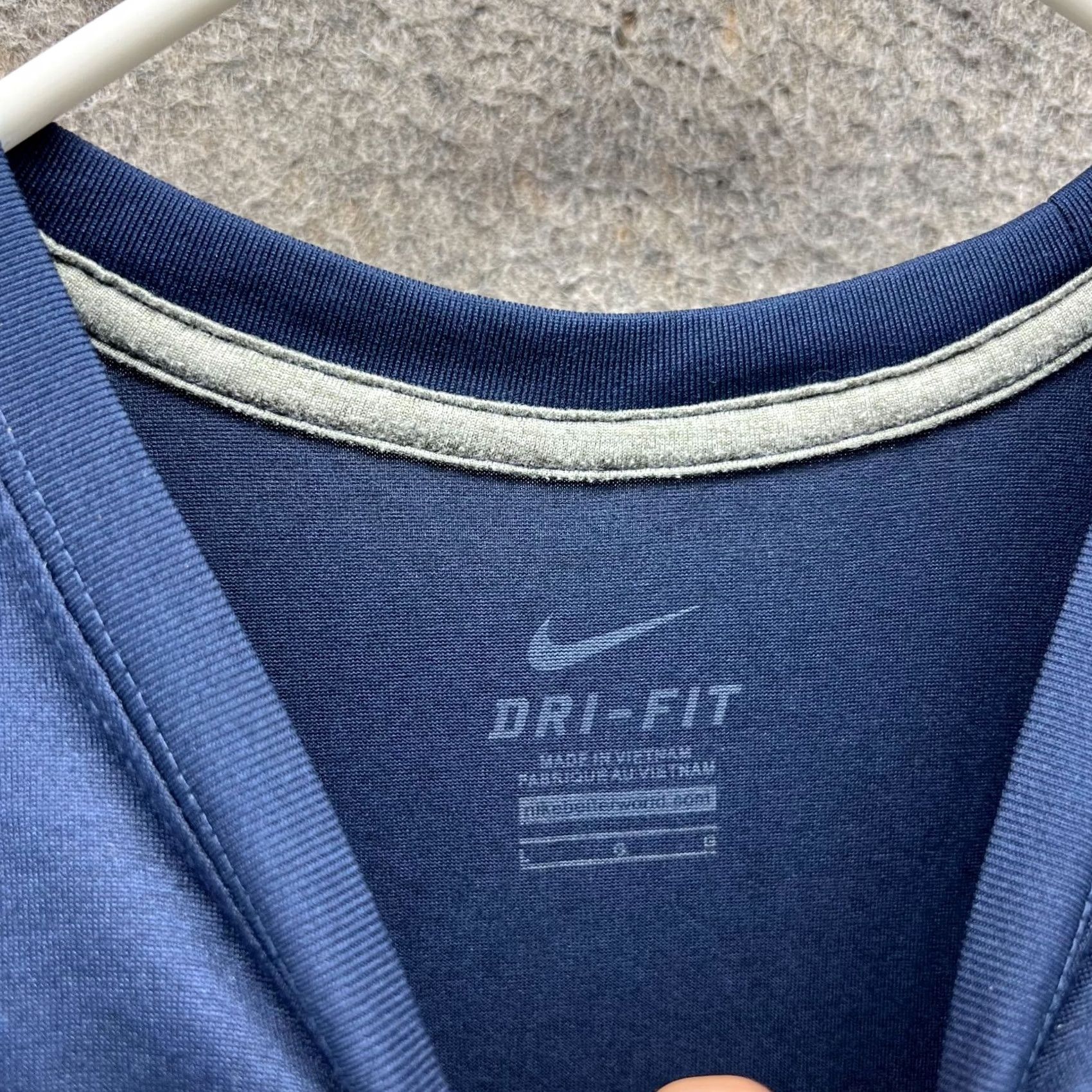 Nike VINTAGE Nike Shirt Mens Large Blue Crewneck Dri-Fit Athletic Jersey Running Crewneck Clothing Nike Dri-FIT Logo All Seasons Mens Vintage Body Size US L / EU 52-54 / 3 - 3 Thumbnail