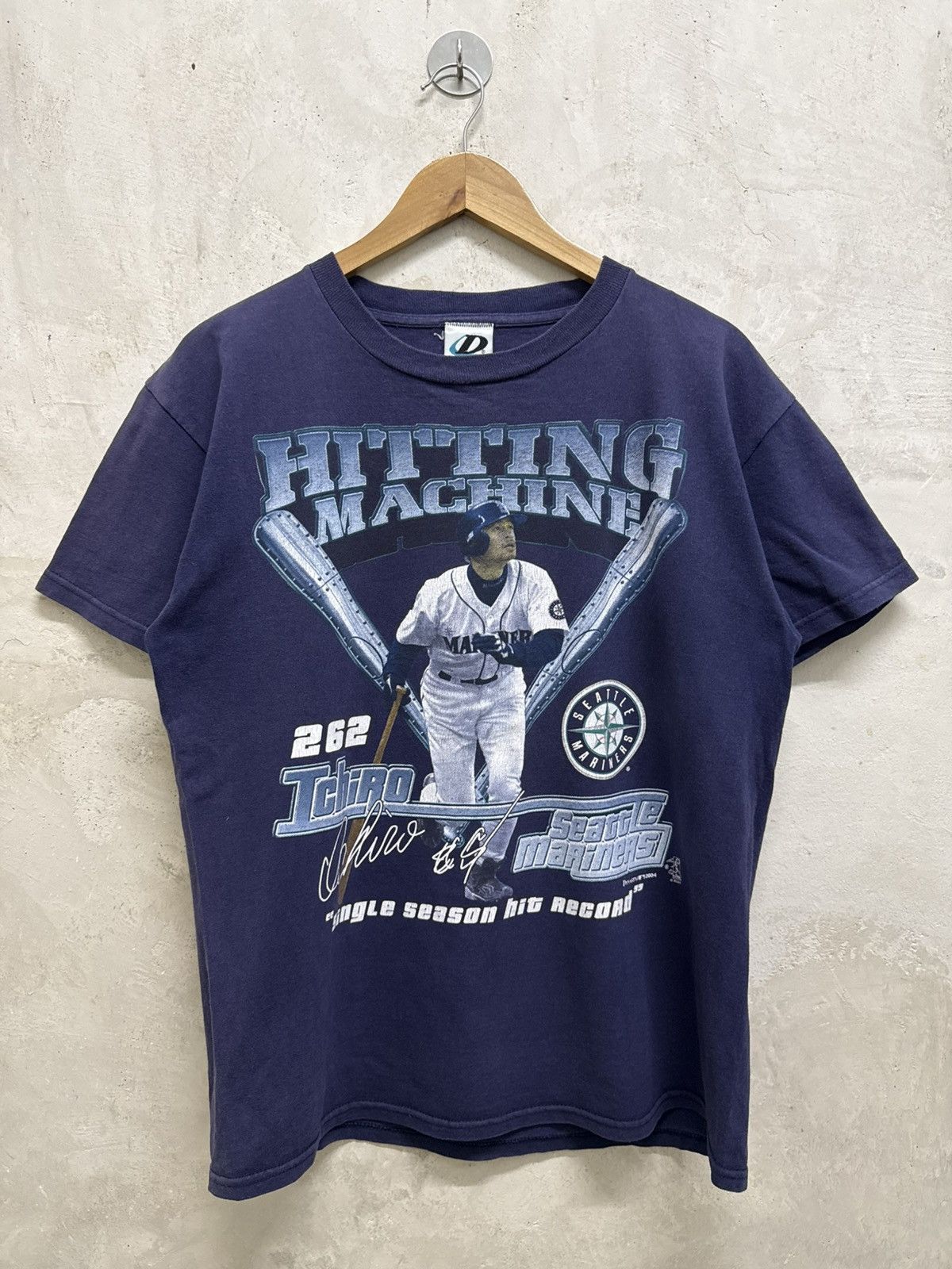 Majestic 2000s Majestic Ichiro “Hitting Machine” Faded MLB Tee Size US M / EU 48-50 / 2 - 1 Thumbnail