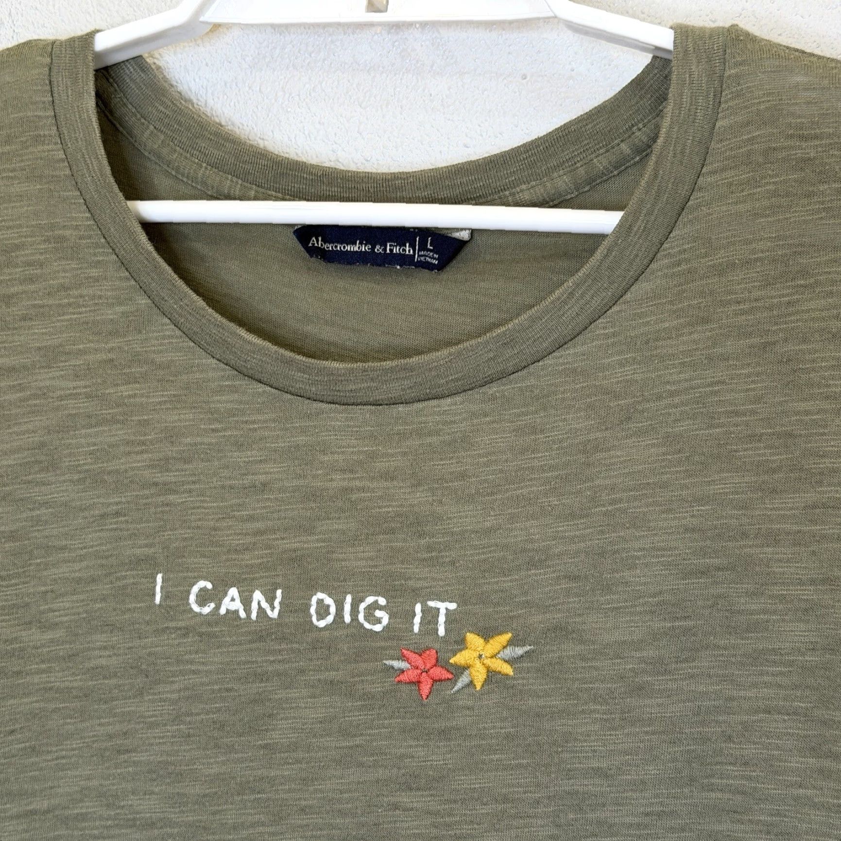Abercrombie & Fitch Abercrombie & Fitch Long Sleeve T-Shirt Womens Large Green Embroidered "I Can Dig It" Floral Cotton Blend Crew Neck Size L / US 10 / IT 46 - 2 Thumbnail