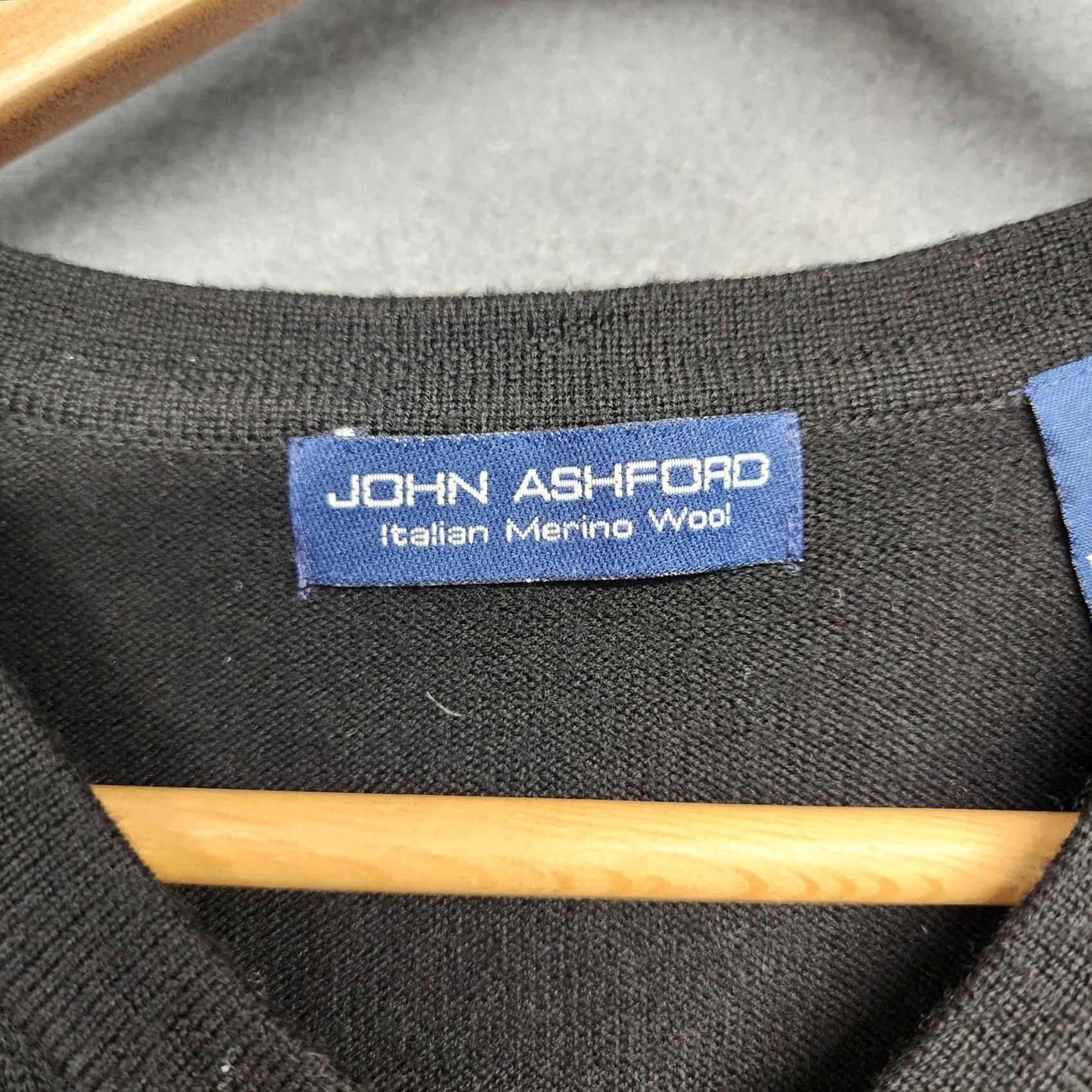 Vintage John Ashford Sweater Vest Men Large Black Italian Merino Wool Cable-Knit V-Neck Sleeveless Pullover Classic Size US L / EU 52-54 / 3 - 3 Thumbnail