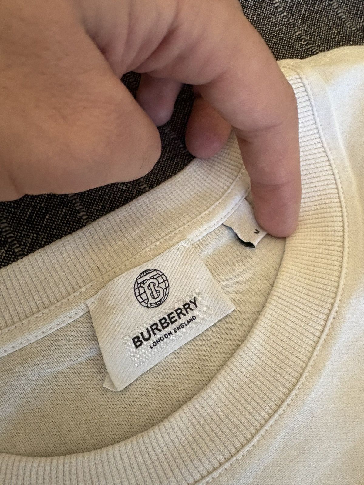 Burberry Burberry Embroidered Logo T-Shirt Size M Excellent Condition Size US M / EU 48-50 / 2 - 5 Thumbnail