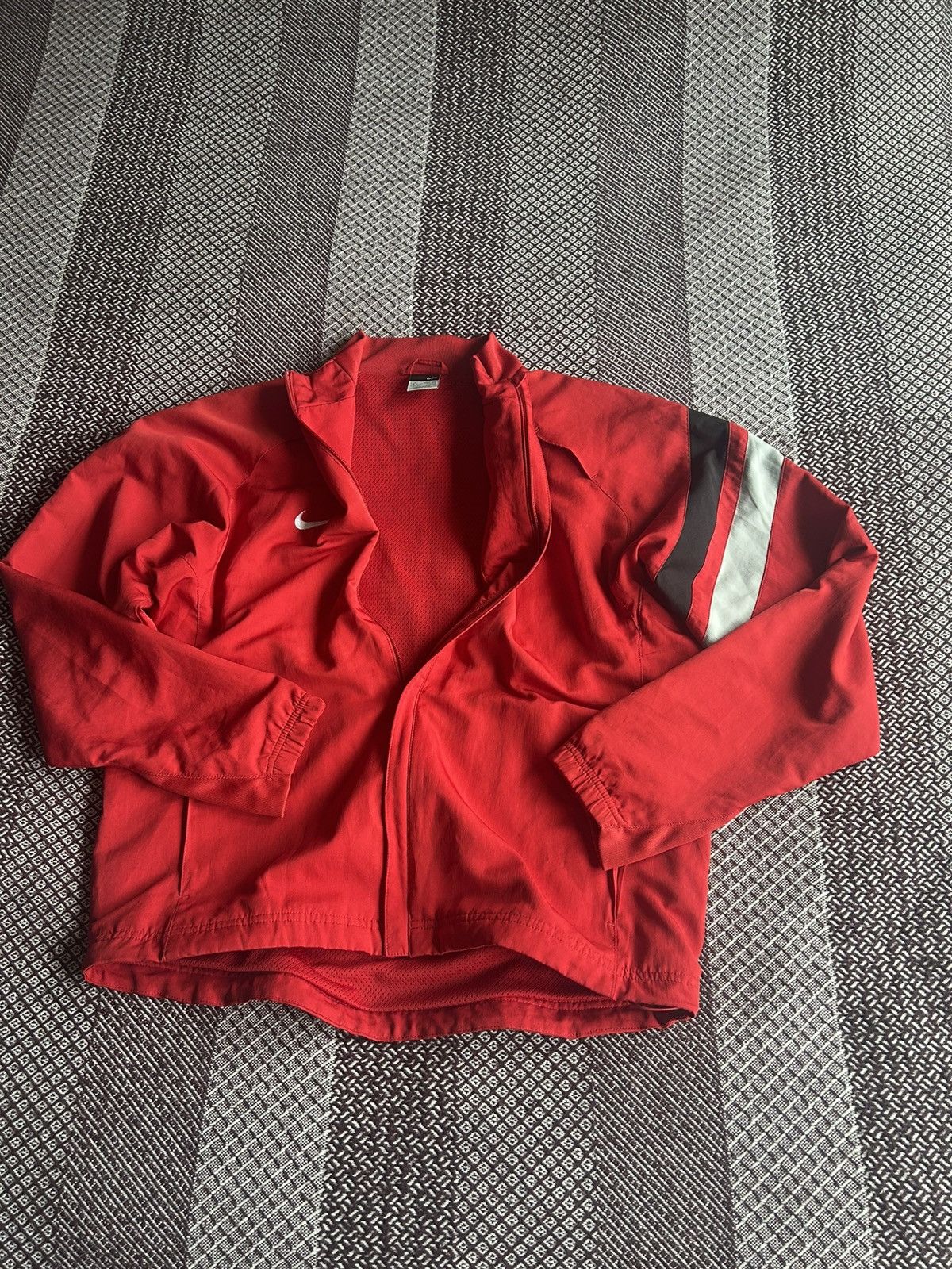 Vintage Vintage Nike Track Jacket Sports Style Red Streetwear SZ L Size US L / EU 52-54 / 3 - 12 Thumbnail