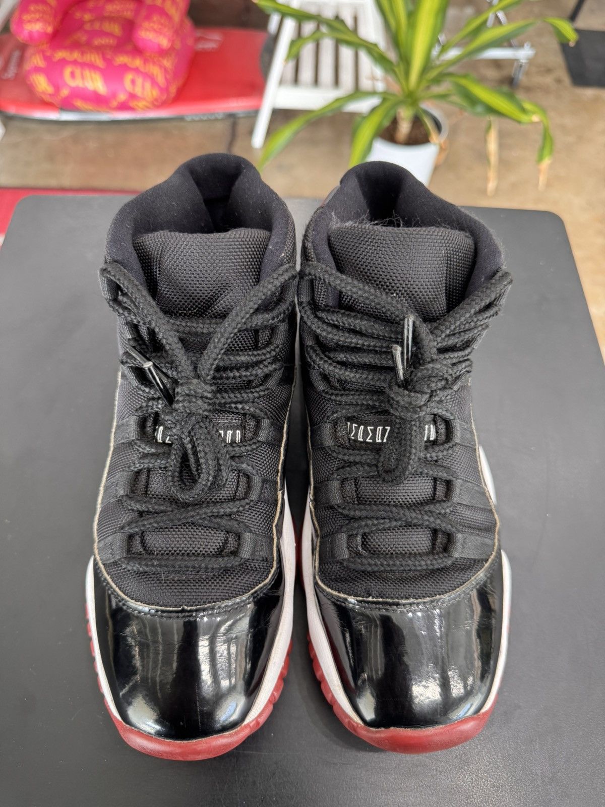 Jordan Brand Air Jordan 11 Retro Playoffs Bread Size 6.5Y (GS) (2019) Size US 6.5 / EU 39-40 - 2 Thumbnail