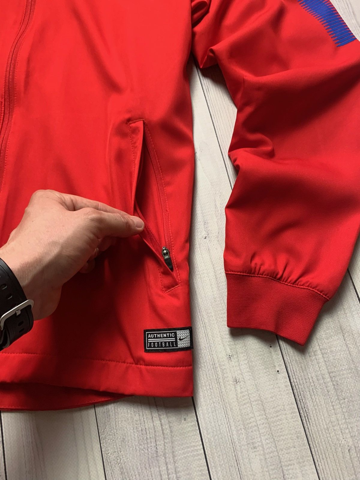 Other Nike Barcelona soccer track jacket Soze M red Size US M / EU 48-50 / 2 - 5 Thumbnail