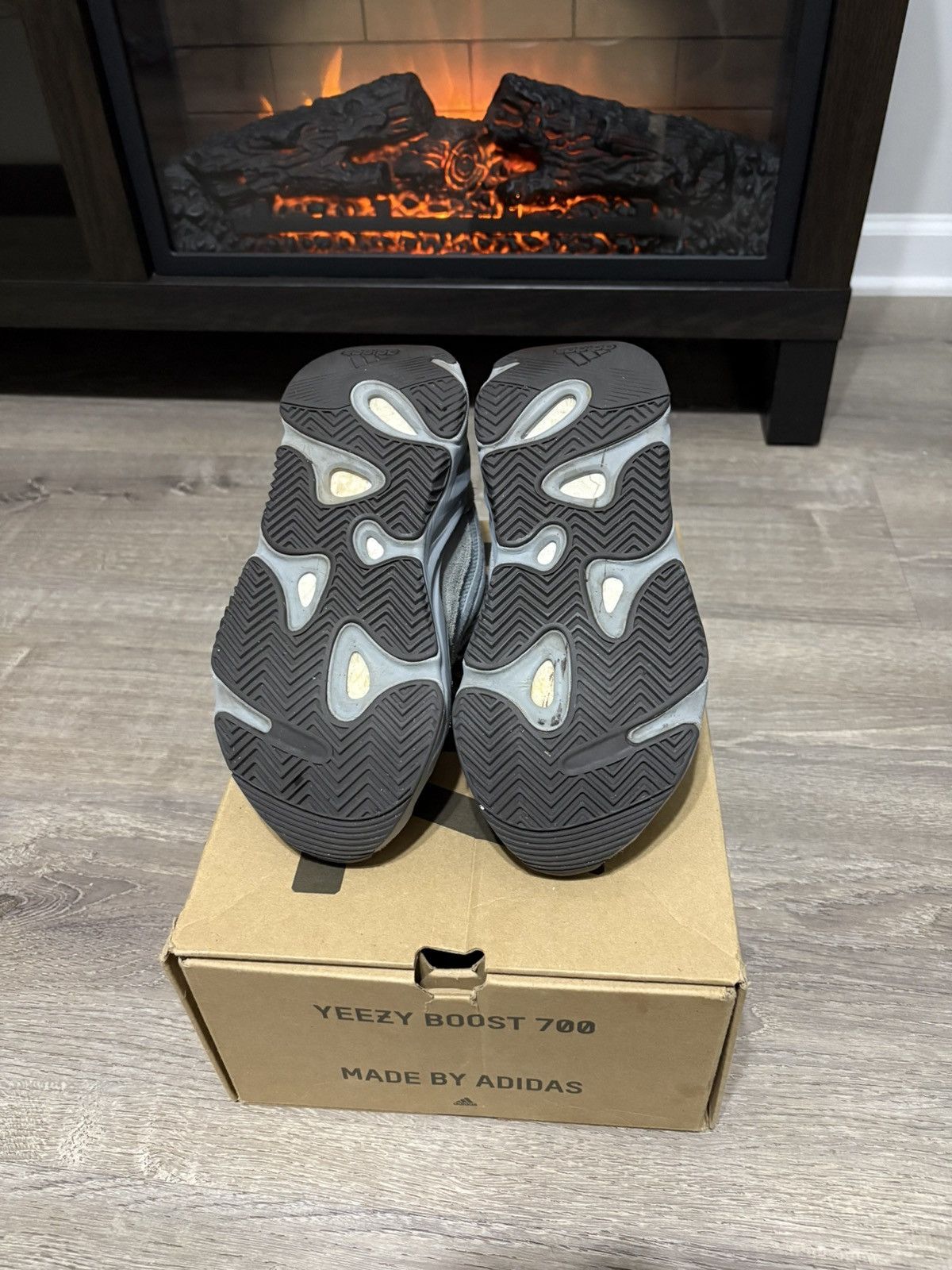 Adidas Yeezy 700 V2 Hospital Blue Size US 6 / EU 39 - 5 Thumbnail