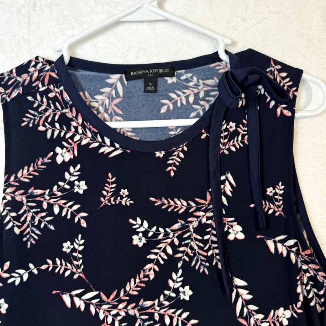 Banana Republic Banana Republic Women's Black Floral Sleeveless Pullover Blouse Sz S Size S / US 4 / IT 40 - 3 Thumbnail