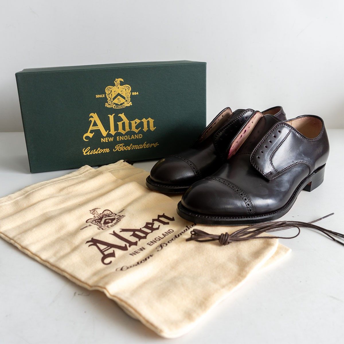 Alden Alden 56201/Cap Toe Ox Hat Size 8 Size US 8 / EU 41 - 1 Thumbnail