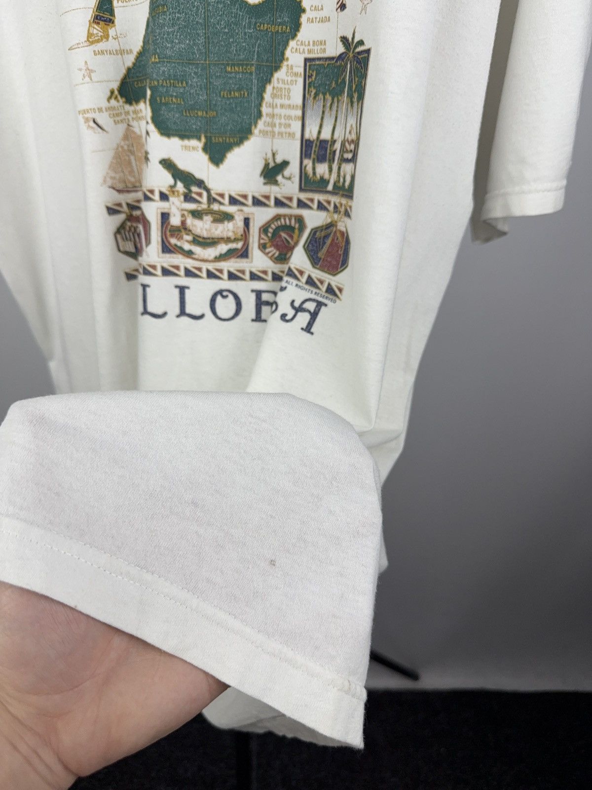 Vintage Vintage 90s ART Mallorca Tourist Graphic Travel Map Tee Size US XL / EU 56 / 4 - 4 Thumbnail
