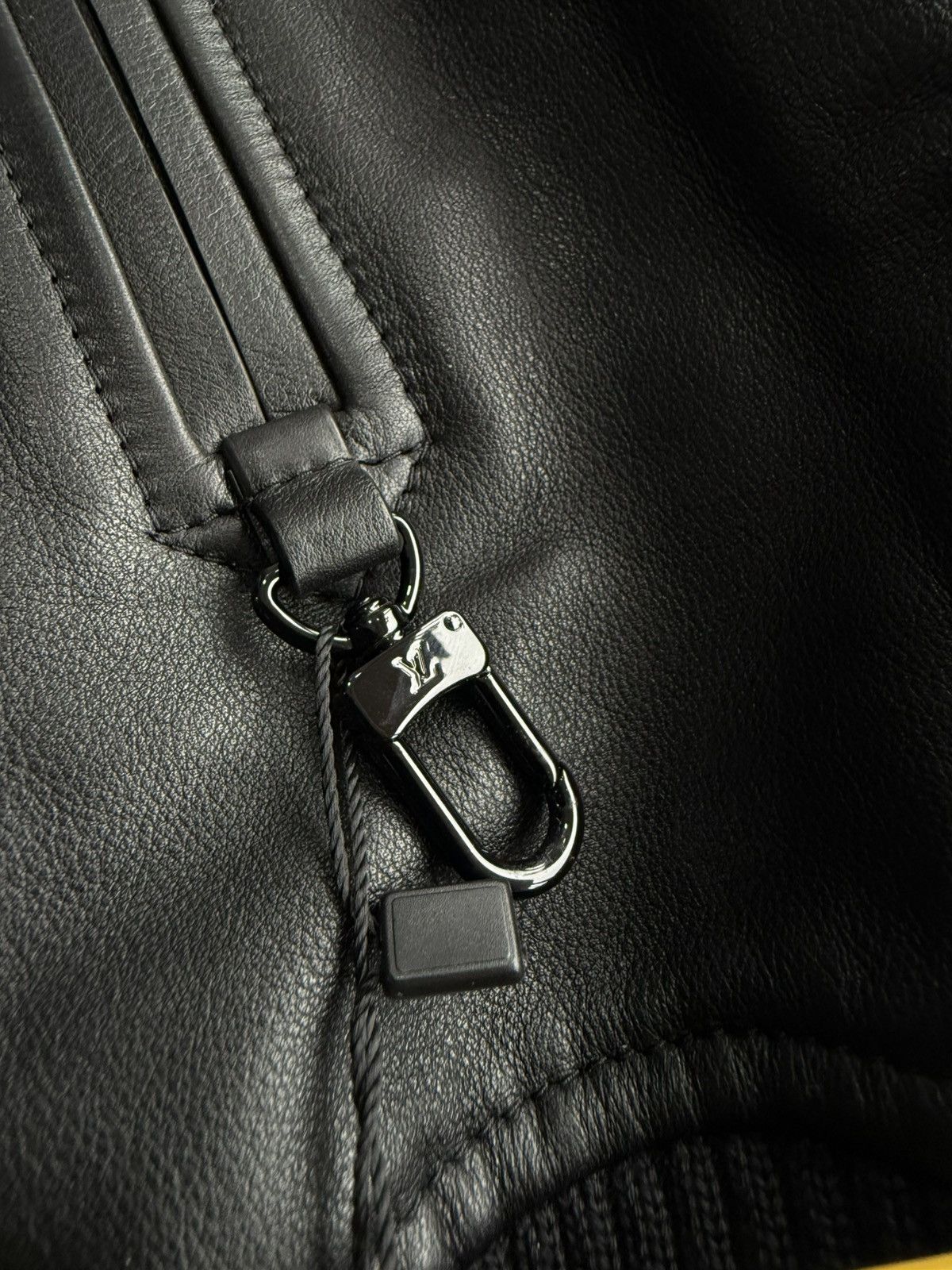 Louis Vuitton Louis Vuitton - FW2022 Leather/Mono Reversible Bomber Jacket Size US L / EU 52-54 / 3 - 12 Thumbnail