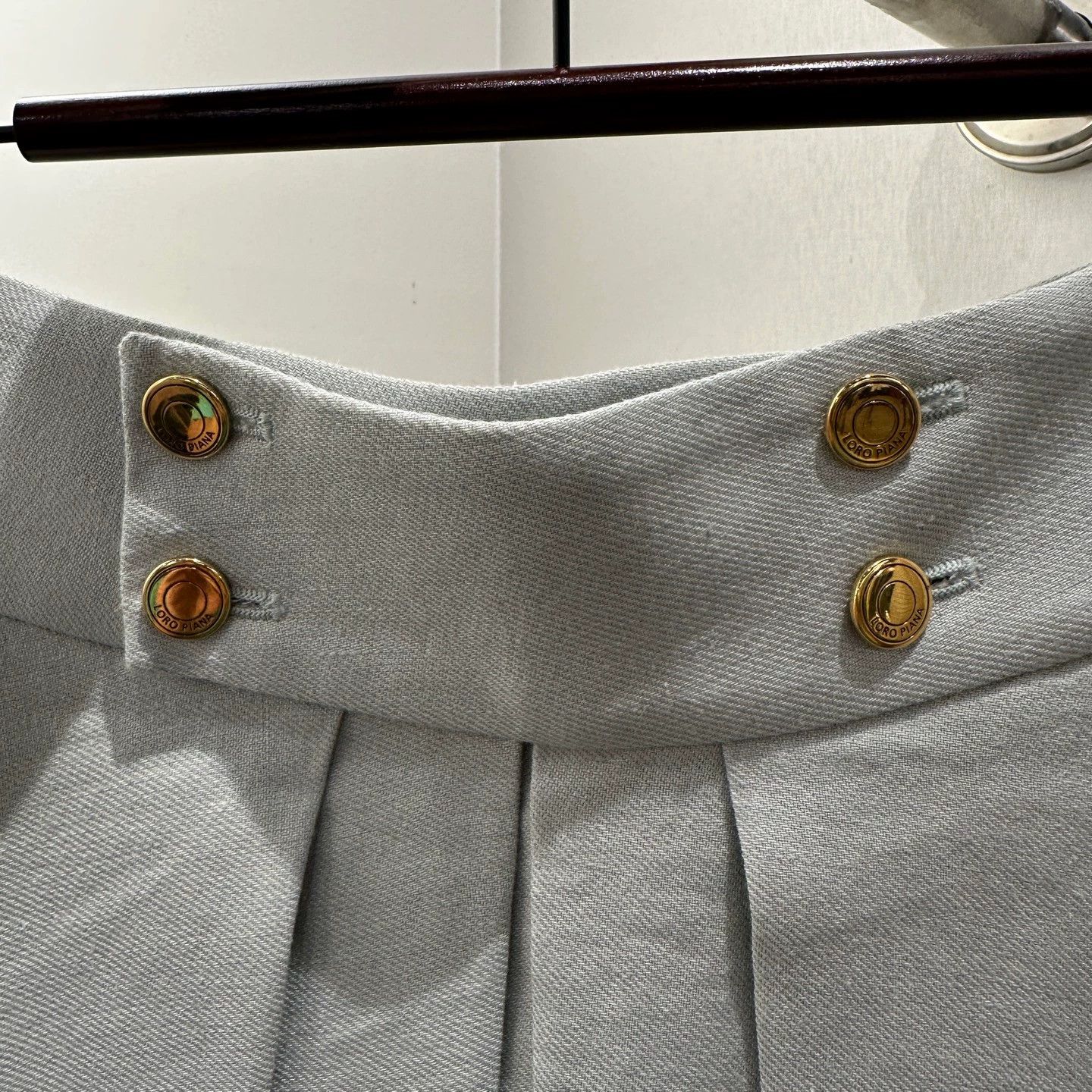 Loro Piana Loro Piana apr509 25SS Gold Btn Linen Pleated Skirt 40 Size 27" / US 4 / IT 40 - 6 Thumbnail
