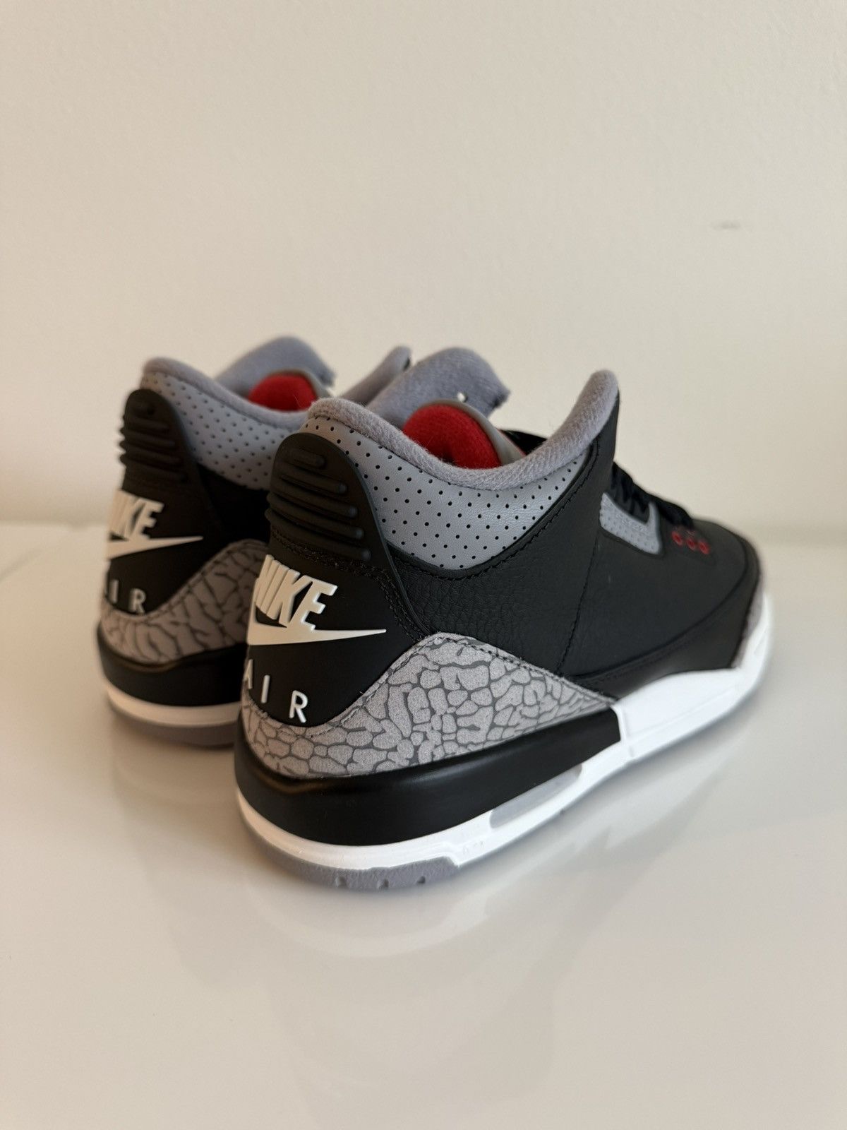 Jordan Brand DS GS 2024 NIKE AIR JORDAN III 3 RETRO BLACK CEMENT Size US 5.5 / IT 35.5 - 3 Thumbnail
