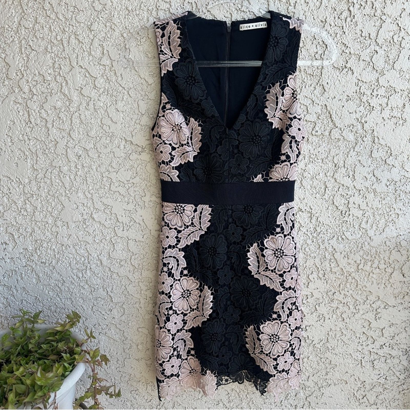 Alice + Olivia ALICE + OLIVIA Patrice A Line Dress in Black Nude Pink XS 0 Size XS / US 0-2 / IT 36-38 - 8 Thumbnail
