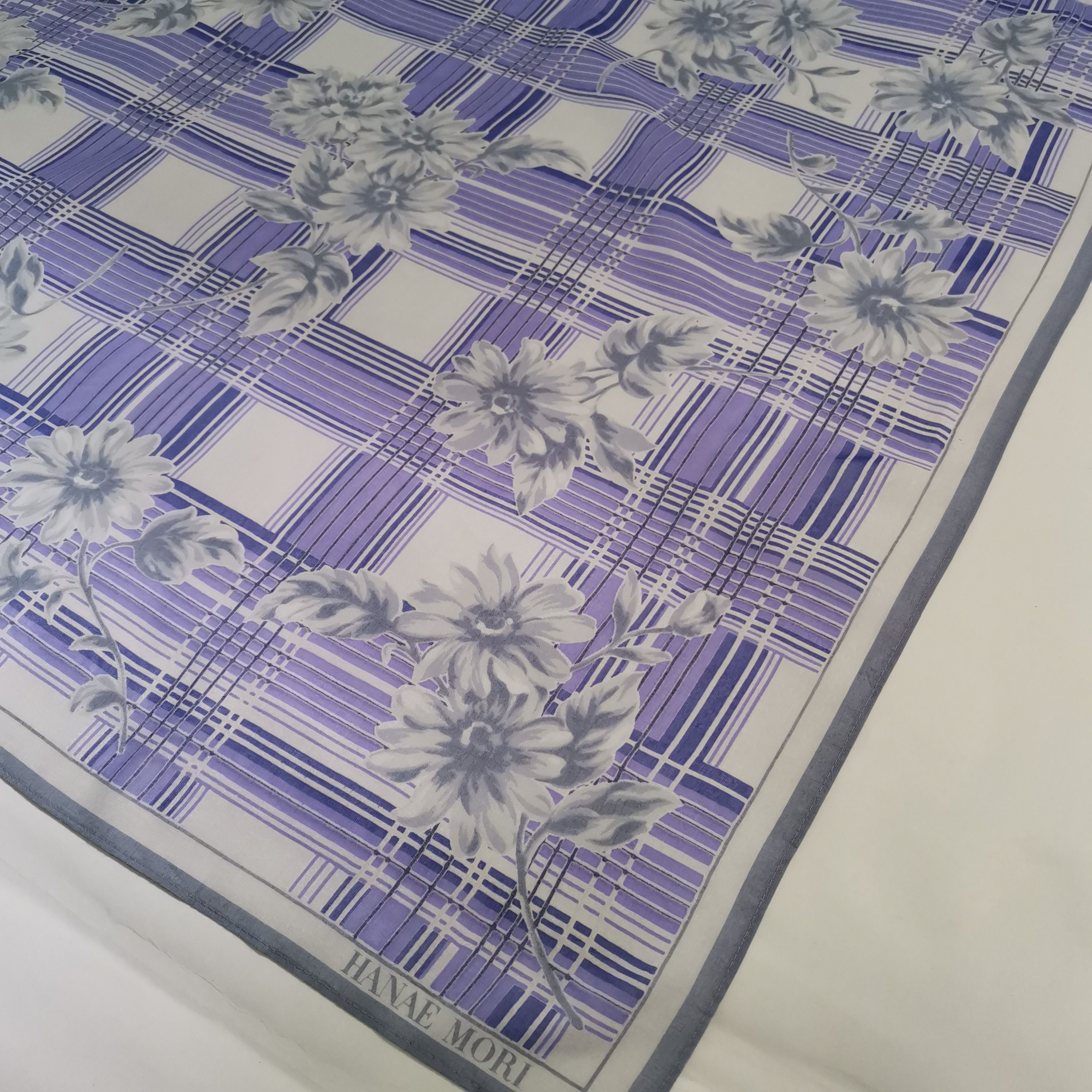 Hanae Mori HANAE MORI SCARF/ HANDKERCHIEF/ BANDANA Size ONE SIZE - 3 Thumbnail