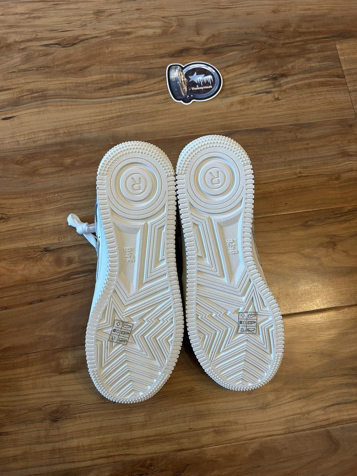 Bape NEW Bape Silver And White Bapestas Size US 11 / EU 44 - 12 Thumbnail