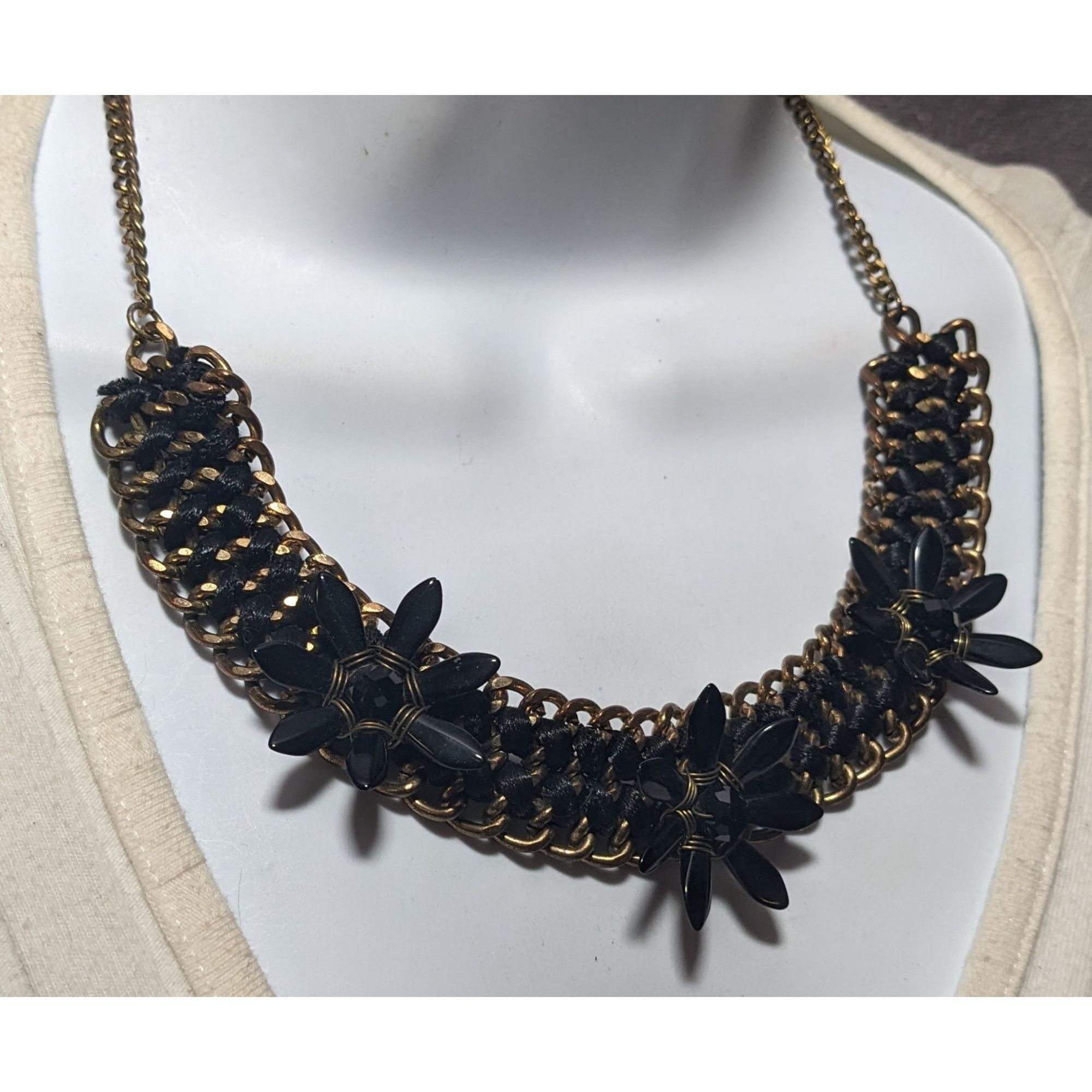 Other Glam Goth Chunky Floral Black And Gold Tone Necklace Size ONE SIZE - 8 Thumbnail