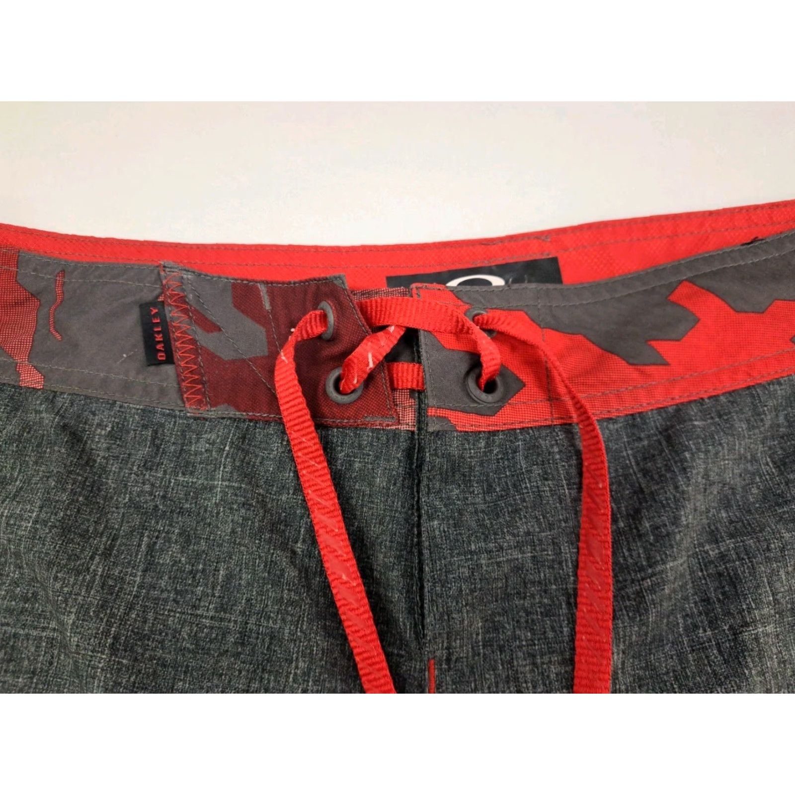 Oakley Oakley Mens Board Shorts Grey/Red Back Pocket 38 Regular 9" P/SP #7002 Mens Swim Bottoms Surfer Colorful 90s Size US 38 / EU 54 - 5 Thumbnail