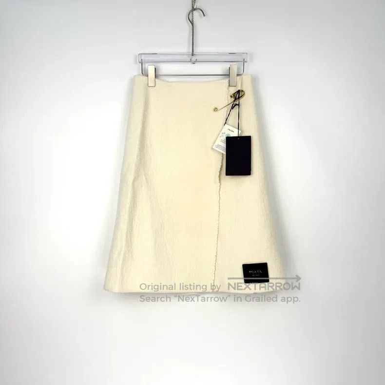 Prada Prada Beige big gold pin leather label sheep wool tweed sk Size 24" / US 00 / IT 34 - 3 Thumbnail