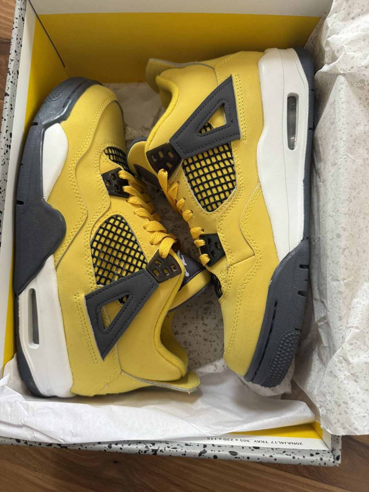 Jordan Brand Jordan 4 6.5 GS Size US 6.5 / EU 39-40 - 1 Thumbnail