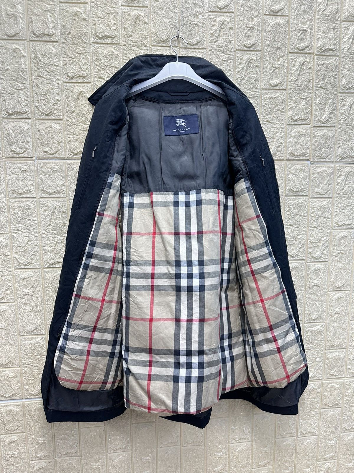 Burberry Burberry London Novacheck Black Trench Coat MJ150 Size US L / EU 52-54 / 3 - 3 Thumbnail