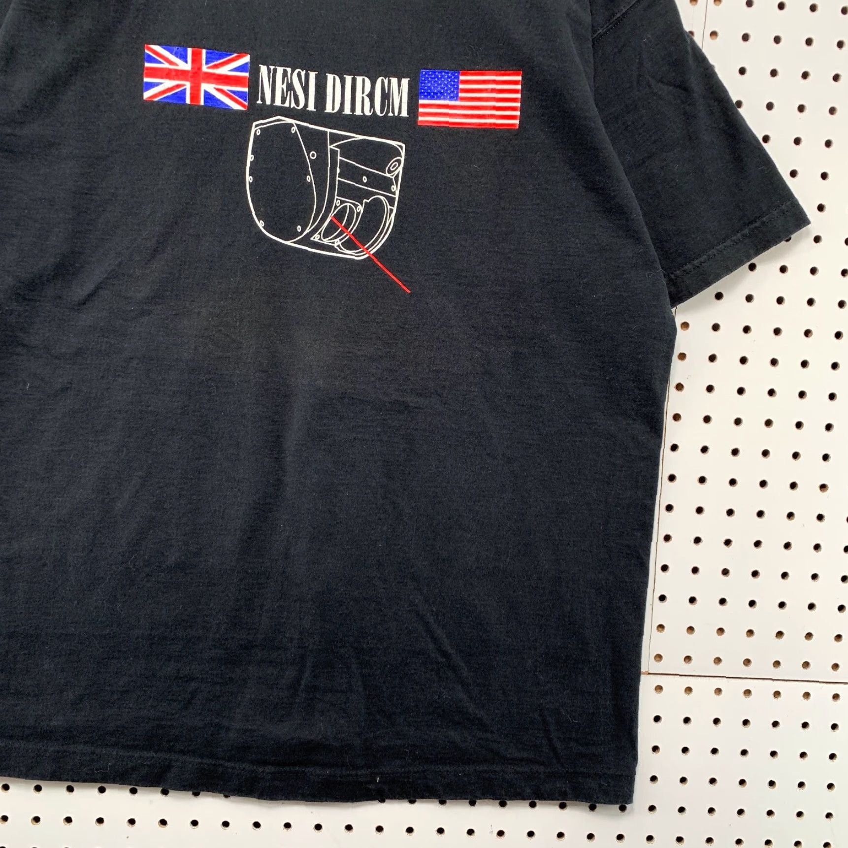 Fruit Of The Loom VINTAGE NESI DIRCM Shirt Mens XL Black Directed Infrared Countermeasure USA Shirt Mens XL Black 90s Army Flag USA Mens Size US XL / EU 56 / 4 - 6 Thumbnail