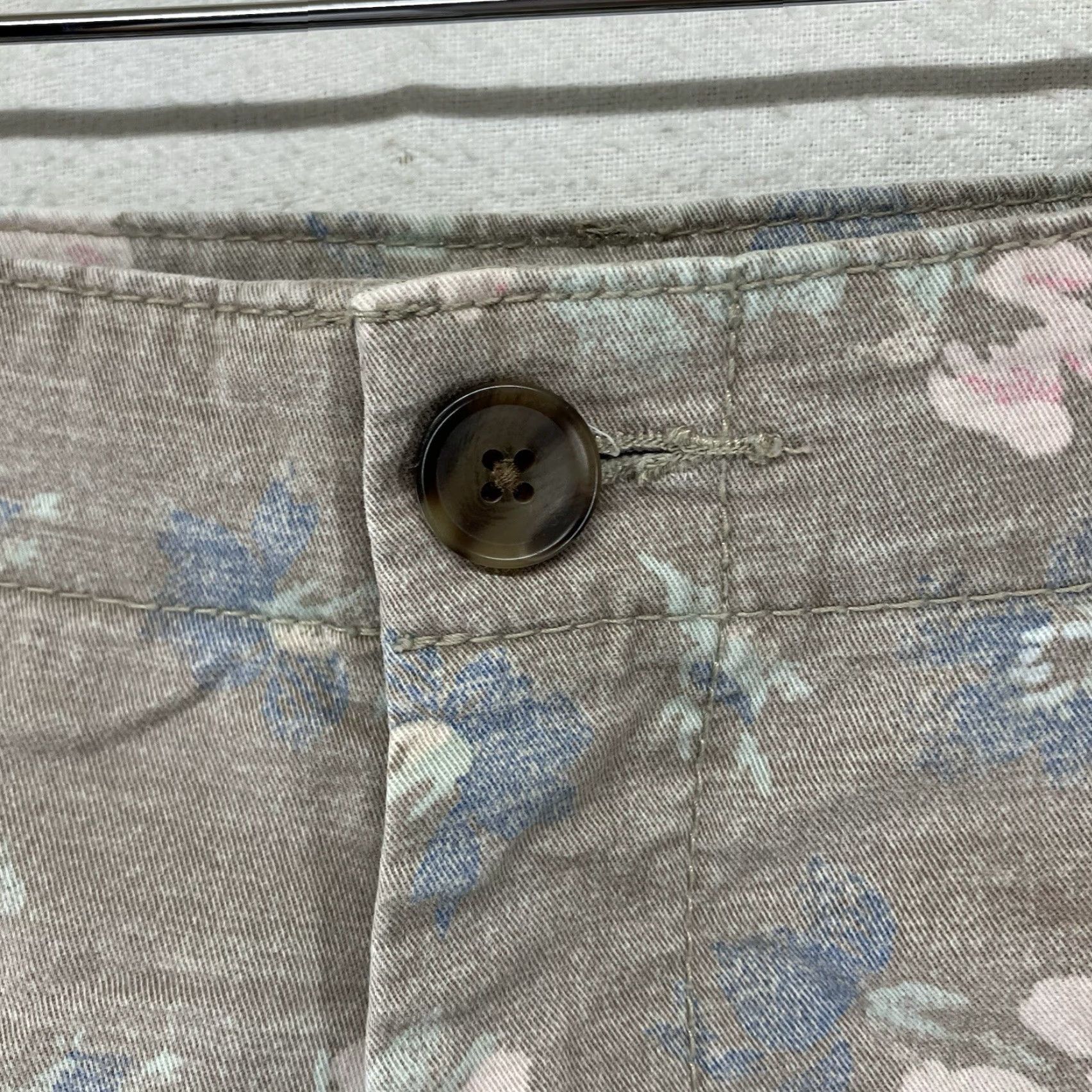 Gap Gap Women's Floral Chino Shorts Size 8 Multicolor Retro 90s Festival Casual Summer Size 30" / US 8 / IT 44 - 7 Thumbnail