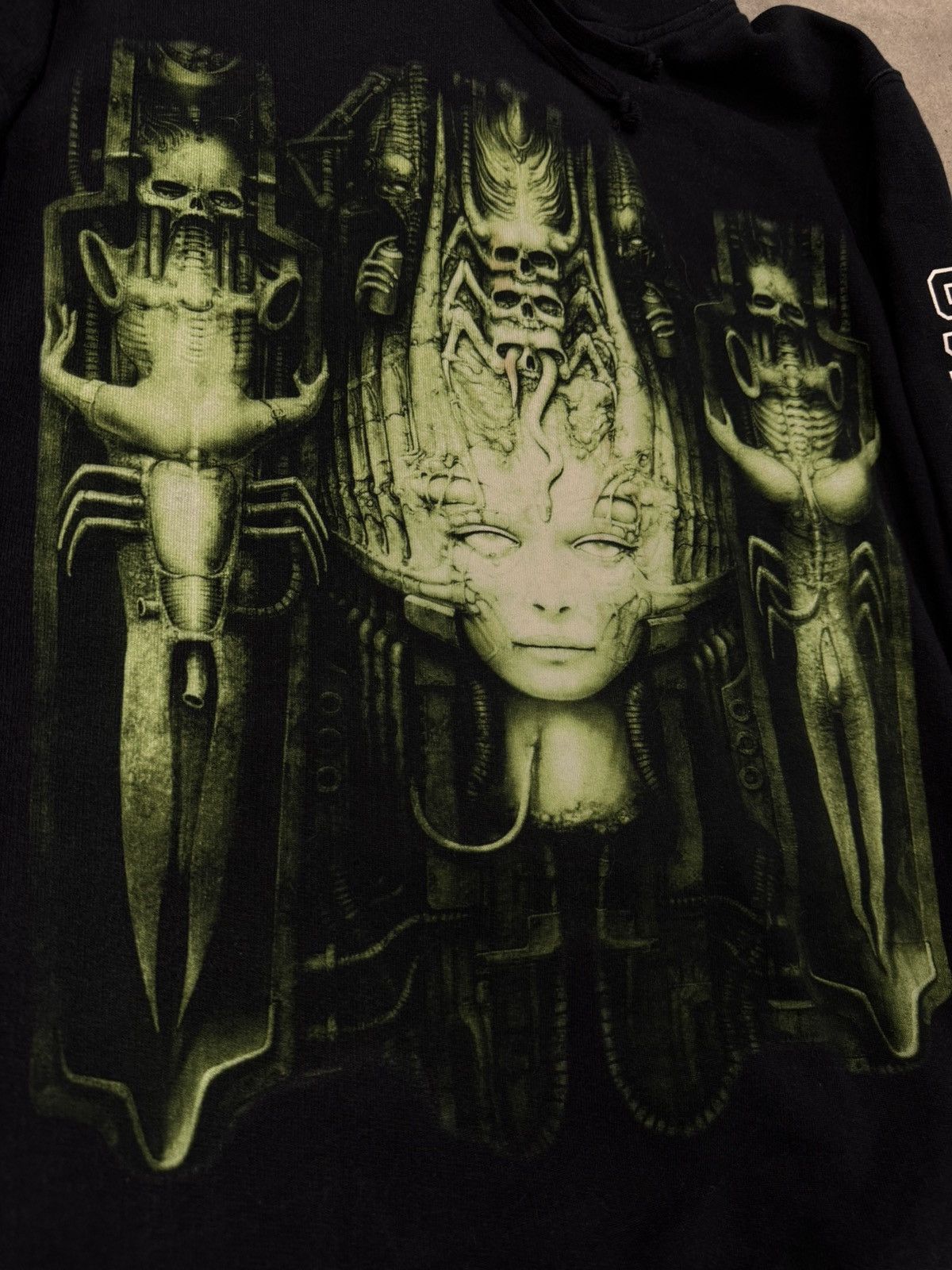 Supreme Supreme F/W14 H.R. Giger Li ll Hoodie Size US M / EU 48-50 / 2 - 4 Thumbnail