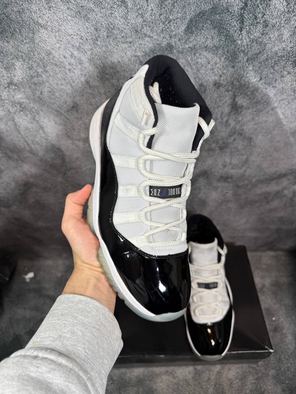 Jordan Brand Size 10.5 | Jordan 11 Concord With Box | Pre-Owned Size US 10.5 / EU 43-44 - 1 Thumbnail