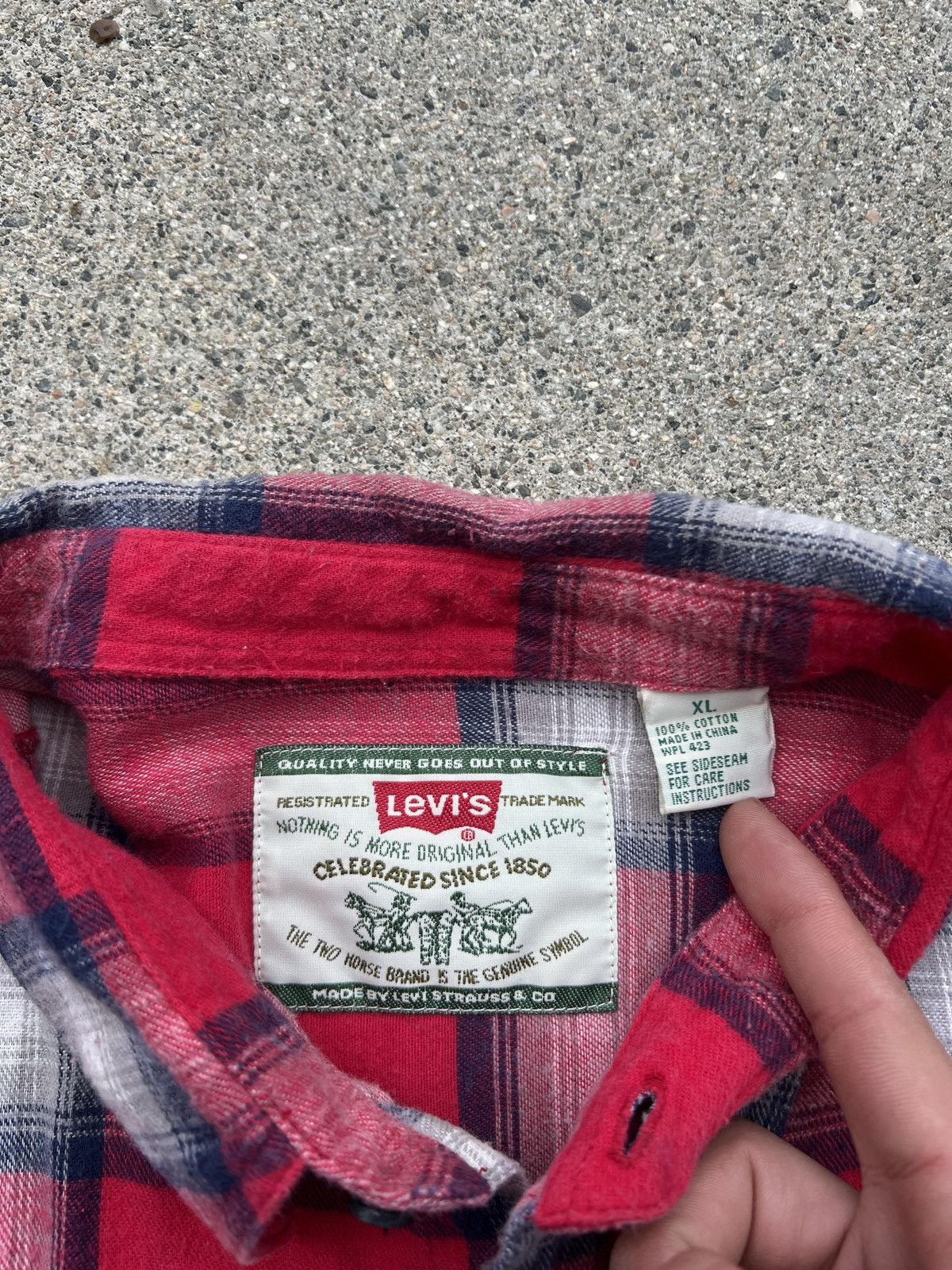 Levi's Vintage 1993 Levi’s Red Plaid Button-Up Flannel Size XL Size US XL / EU 56 / 4 - 3 Thumbnail