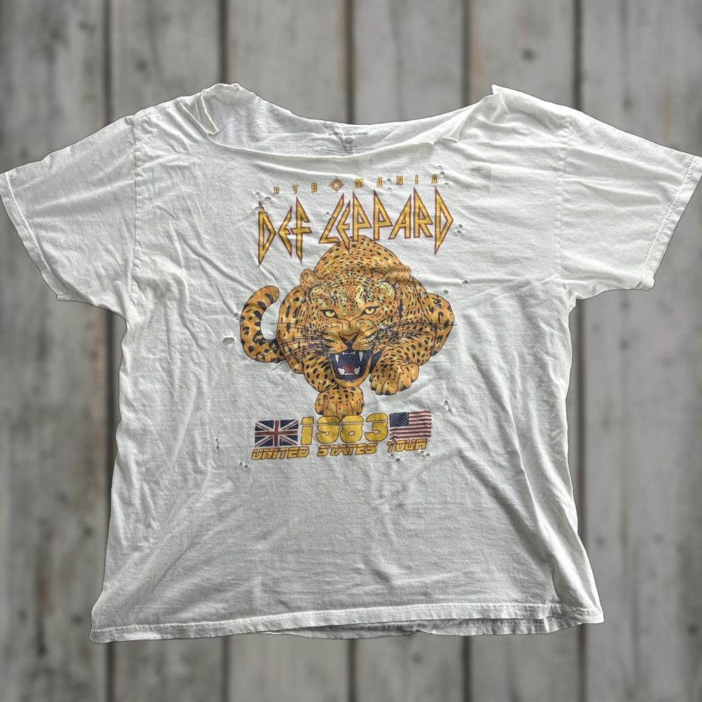 Vintage VINTAGE Def Leppard Shirt Womens Small White Pyromania 1983 Tour Distressed 80s Rock Mens/Girls? Size S / US 4 / IT 40 - 1 Thumbnail