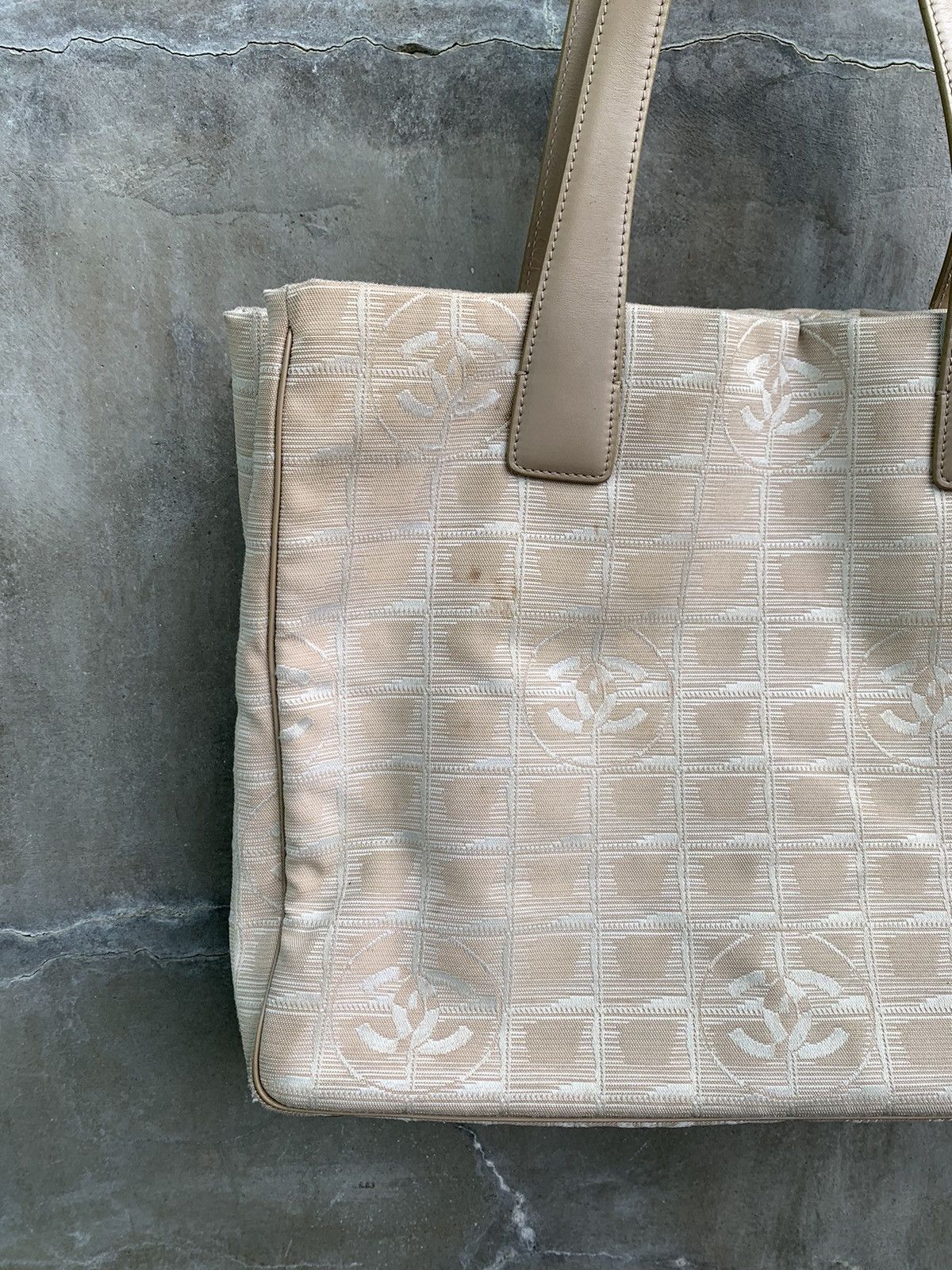 Chanel Travel Line Tote Bag Size ONE SIZE - 2 Thumbnail