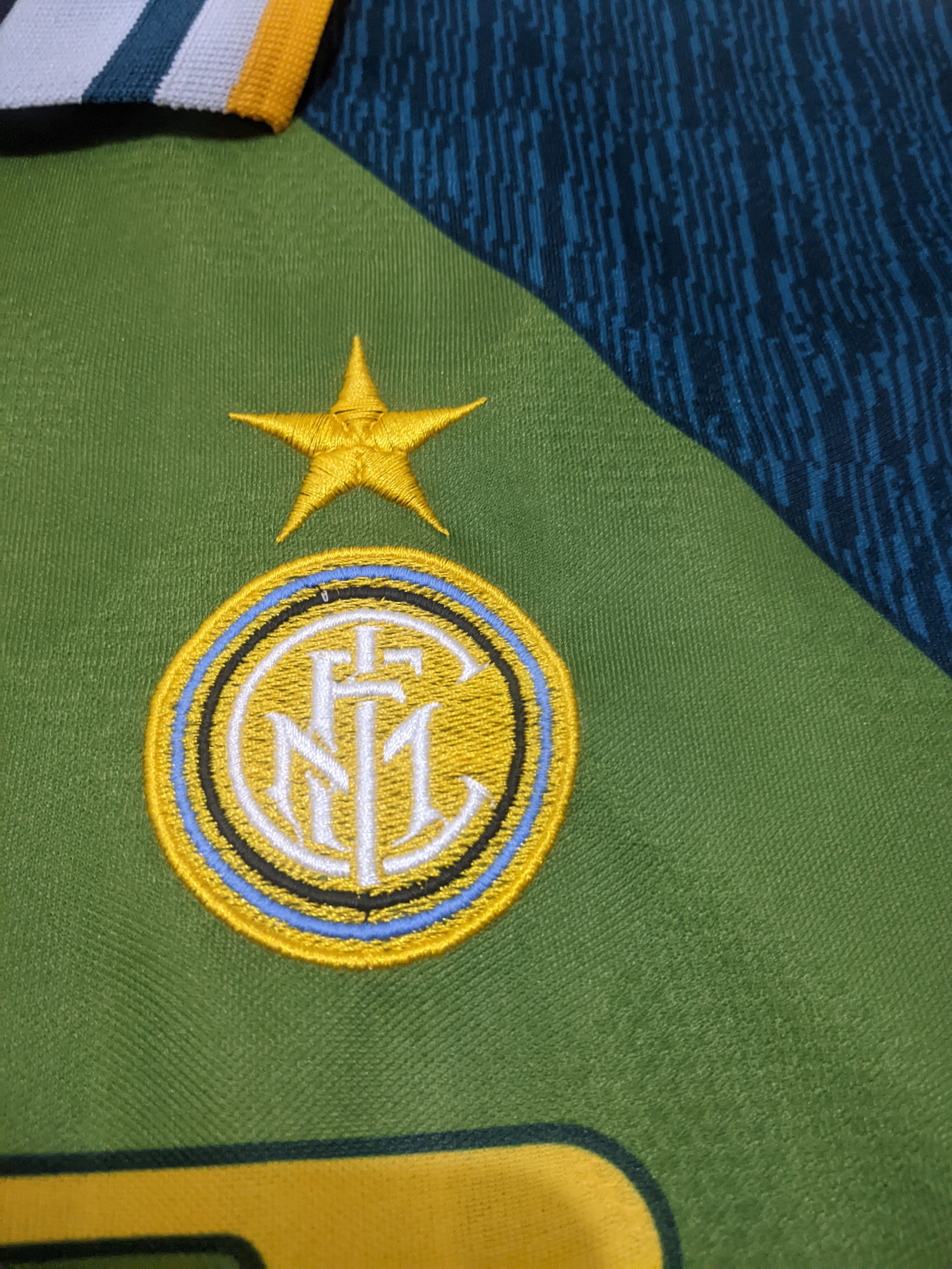 Umbro inter Milan away 1995-96 Roberto carlos football shirt Size US L / EU 52-54 / 3 - 7 Thumbnail