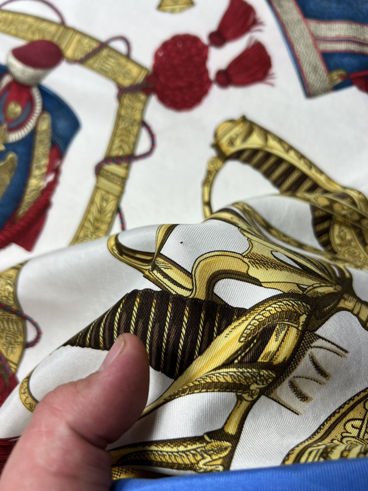 Hermes × Vintage Vintage HERMES CARRE 90 GRAND UNIFORME J. Metz Silk Scarf Size ONE SIZE - 12 Thumbnail