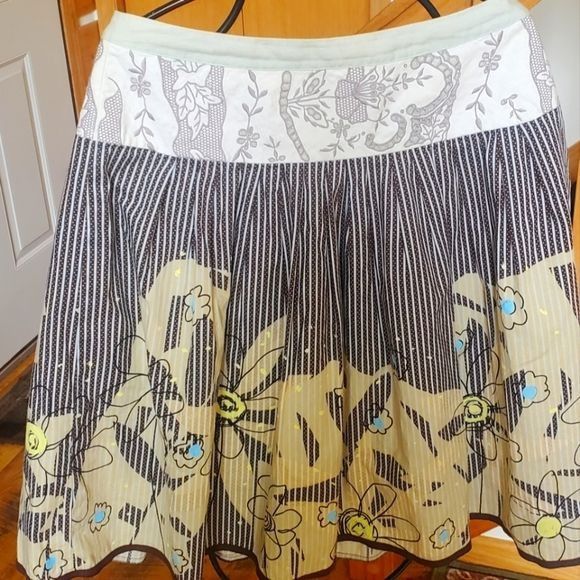 Designer CAbi Zippered ALine Zippered Floral Multicolored Sz. 10 Skir Size 32" / US 10 / IT 46 - 1 Thumbnail