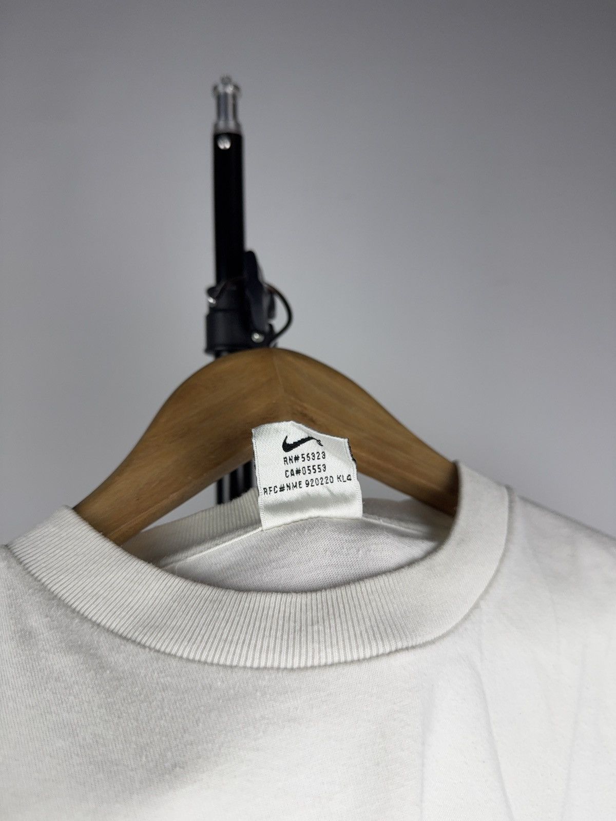 Nike Vintage 90s Retro Nike Big Logo Swoosh T-Shirt White 90s Size US L / EU 52-54 / 3 - 3 Thumbnail